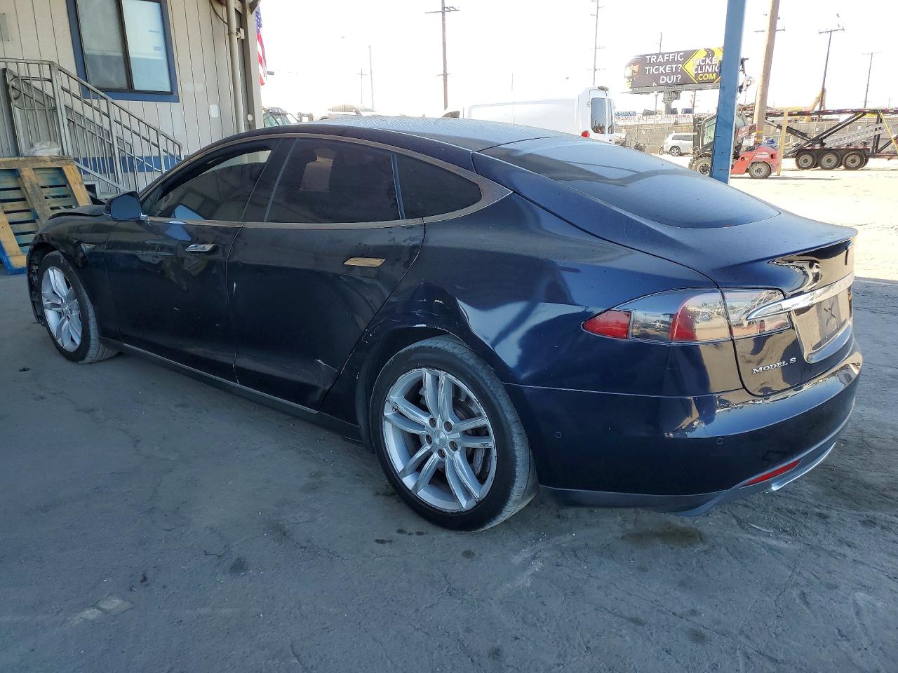 2015 Tesla Model S 60 Синий vin: 5YJSA1S10FFP71554