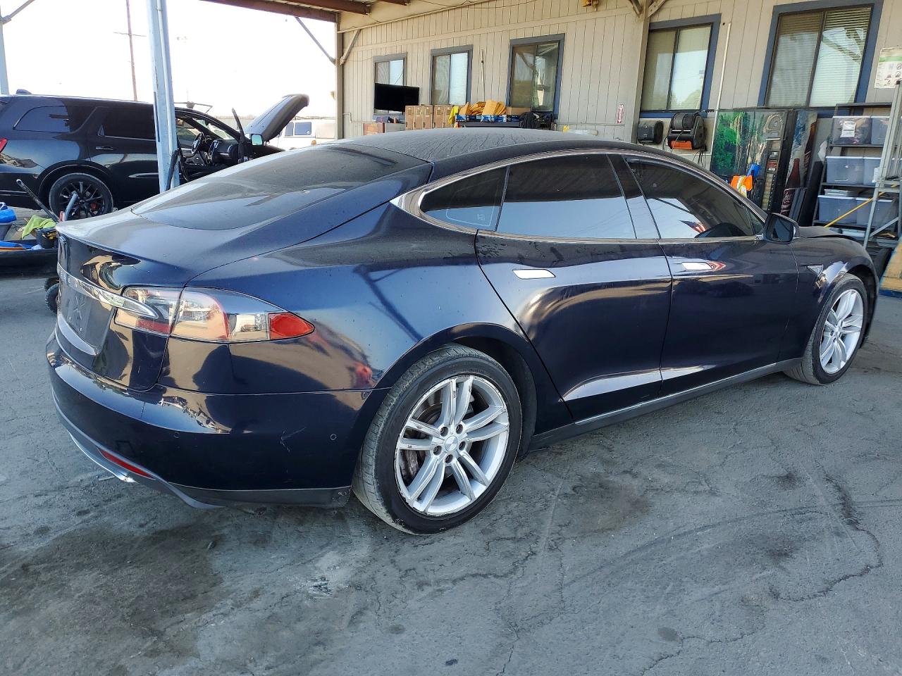 2015 Tesla Model S 60 Синий vin: 5YJSA1S10FFP71554