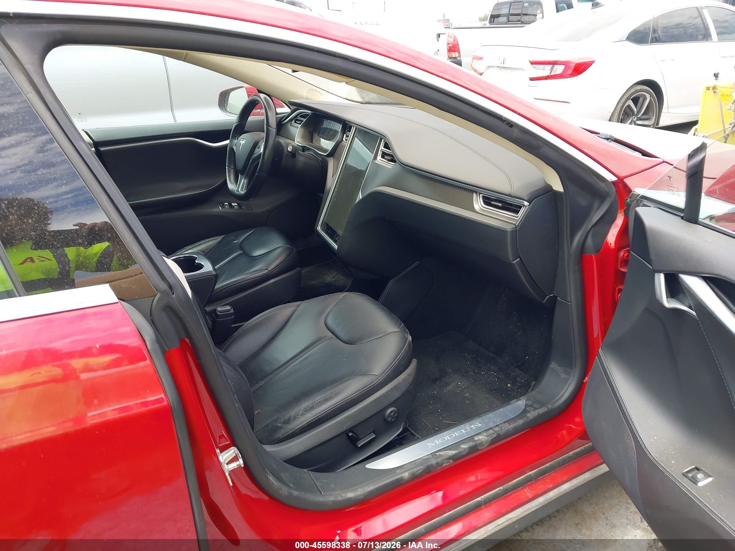 2014 Tesla Model S   Red vin: 5YJSA1S12EFP60697
