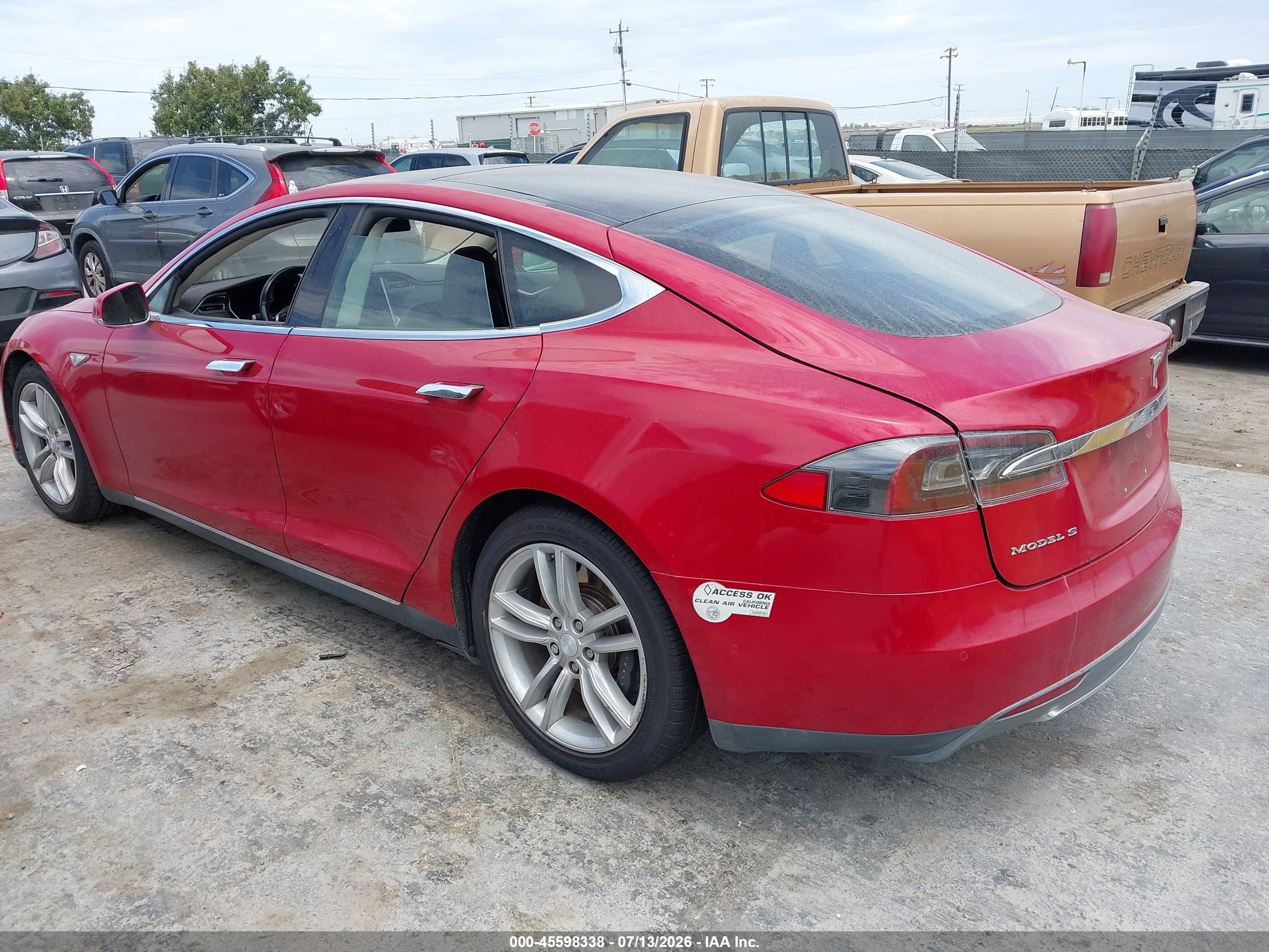 2014 Tesla Model S   Red vin: 5YJSA1S12EFP60697