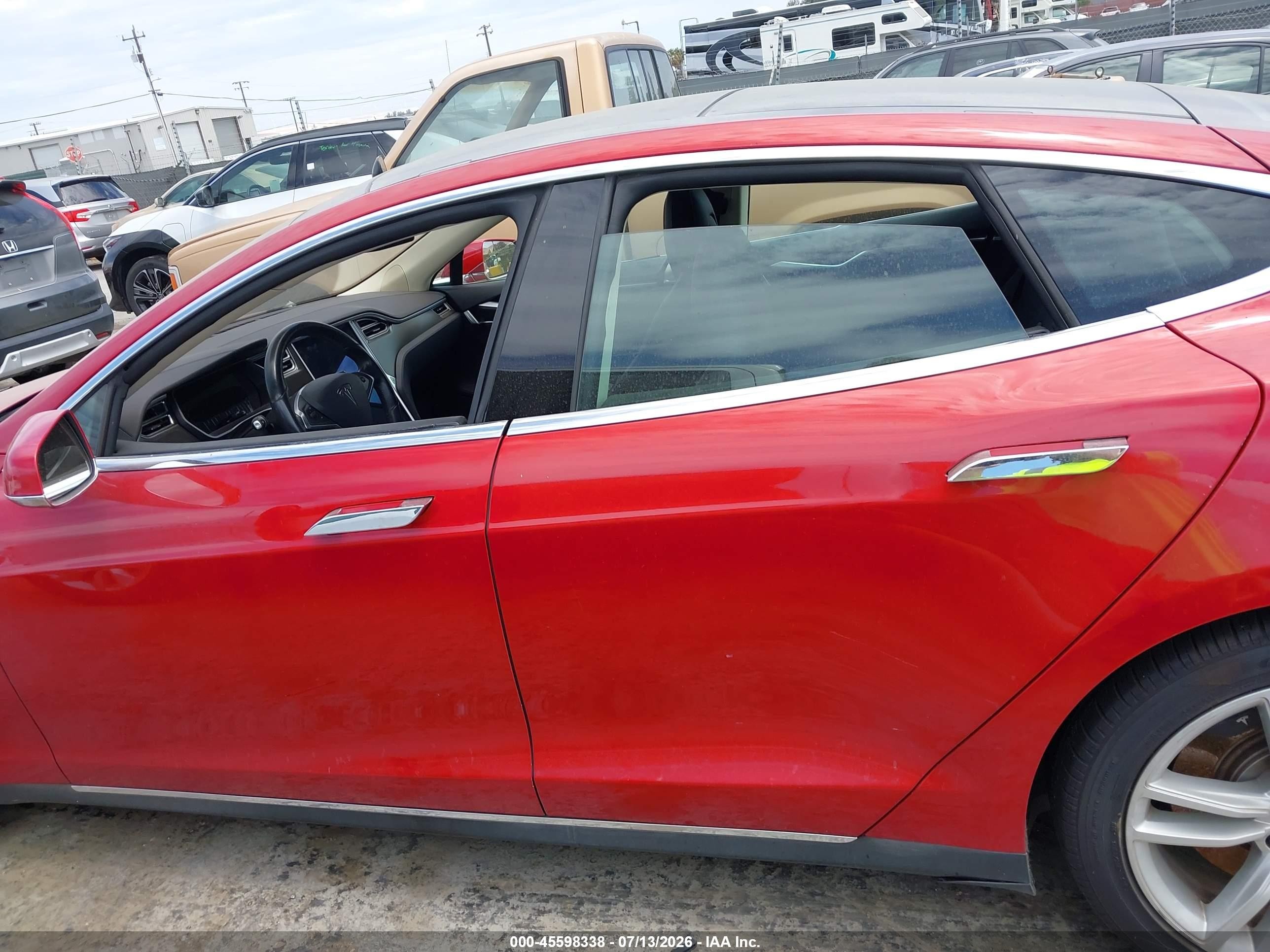 2014 Tesla Model S   Red vin: 5YJSA1S12EFP60697