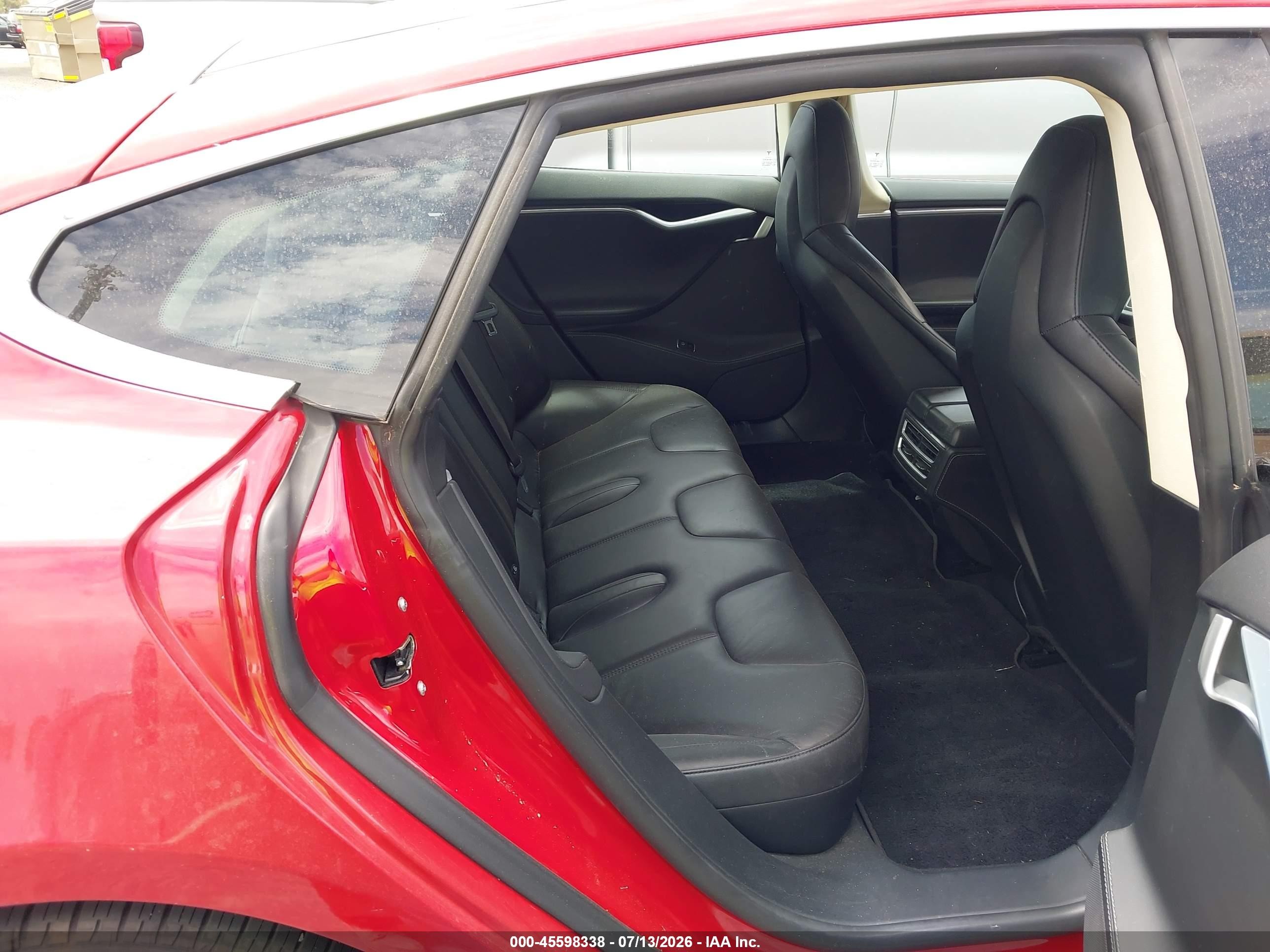 2014 Tesla Model S   Red vin: 5YJSA1S12EFP60697