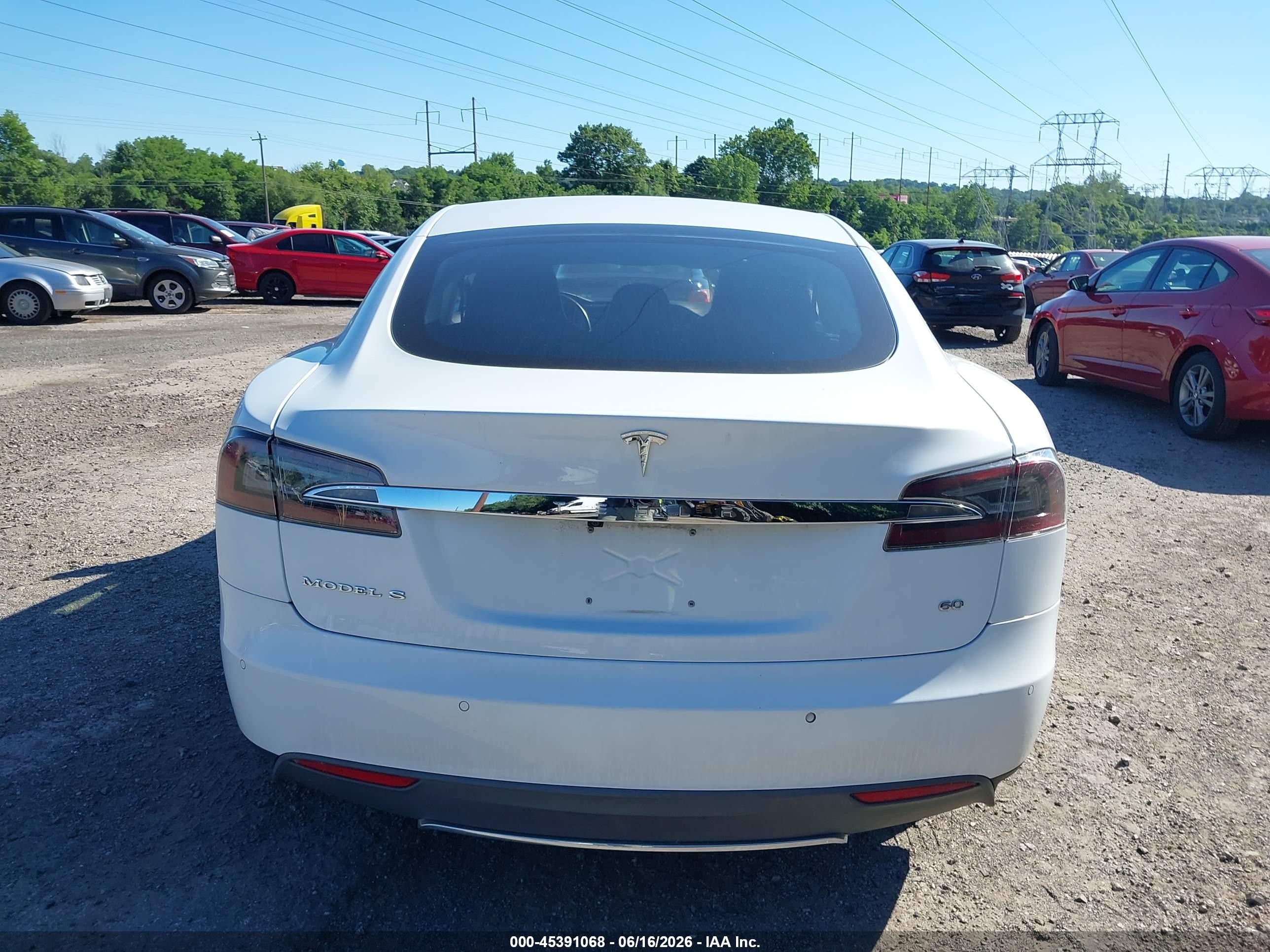 2014 Tesla Model S   White vin: 5YJSA1S14EFP63620