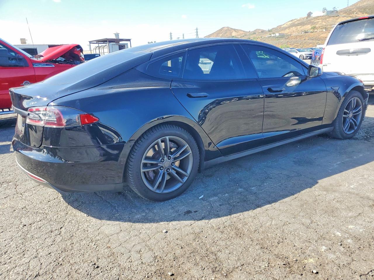 2015 Tesla Model S 60 Black vin: 5YJSA1S14FFP68821