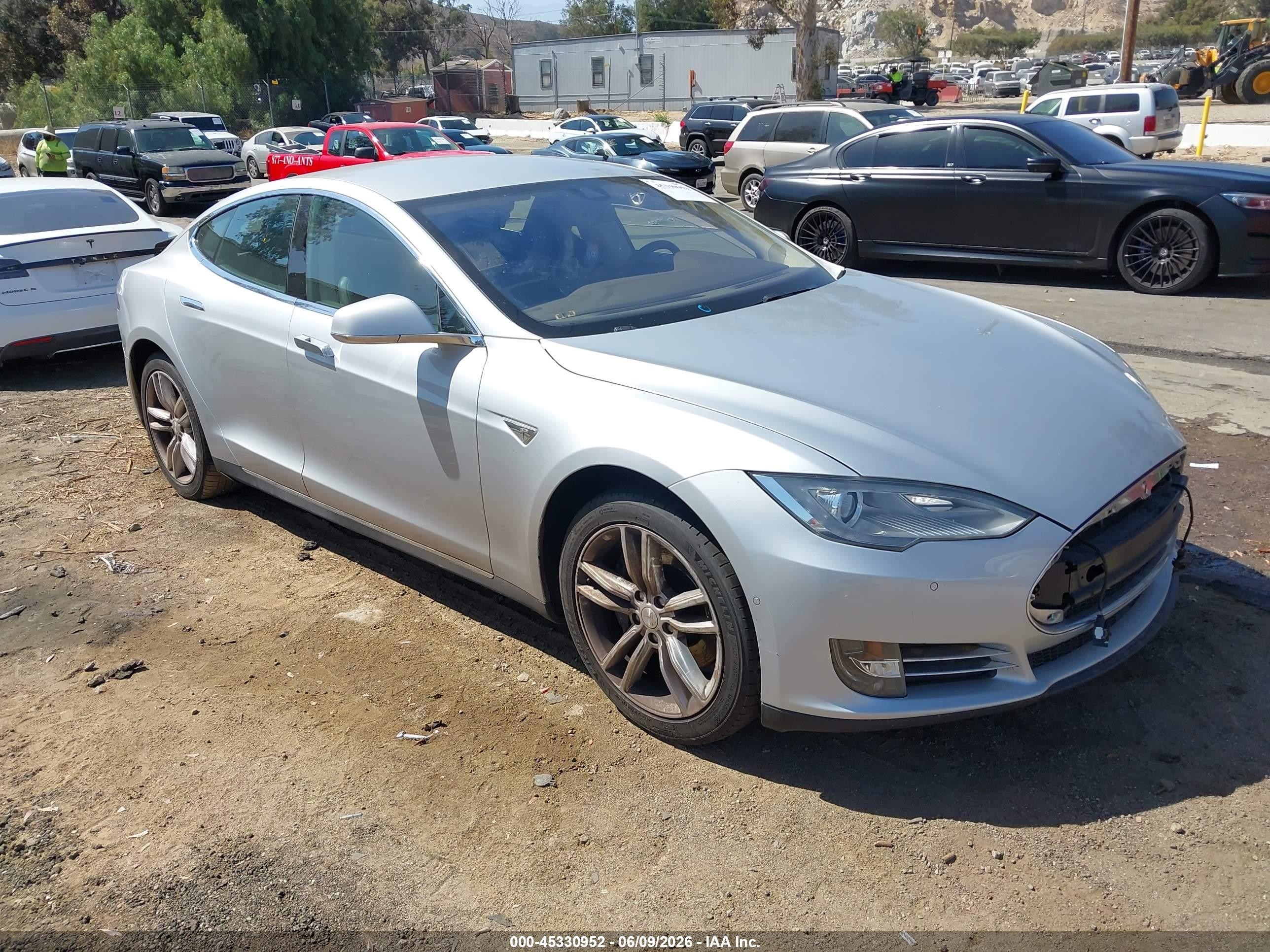 2014 Tesla Model S   Silver vin: 5YJSA1S15EFP60466