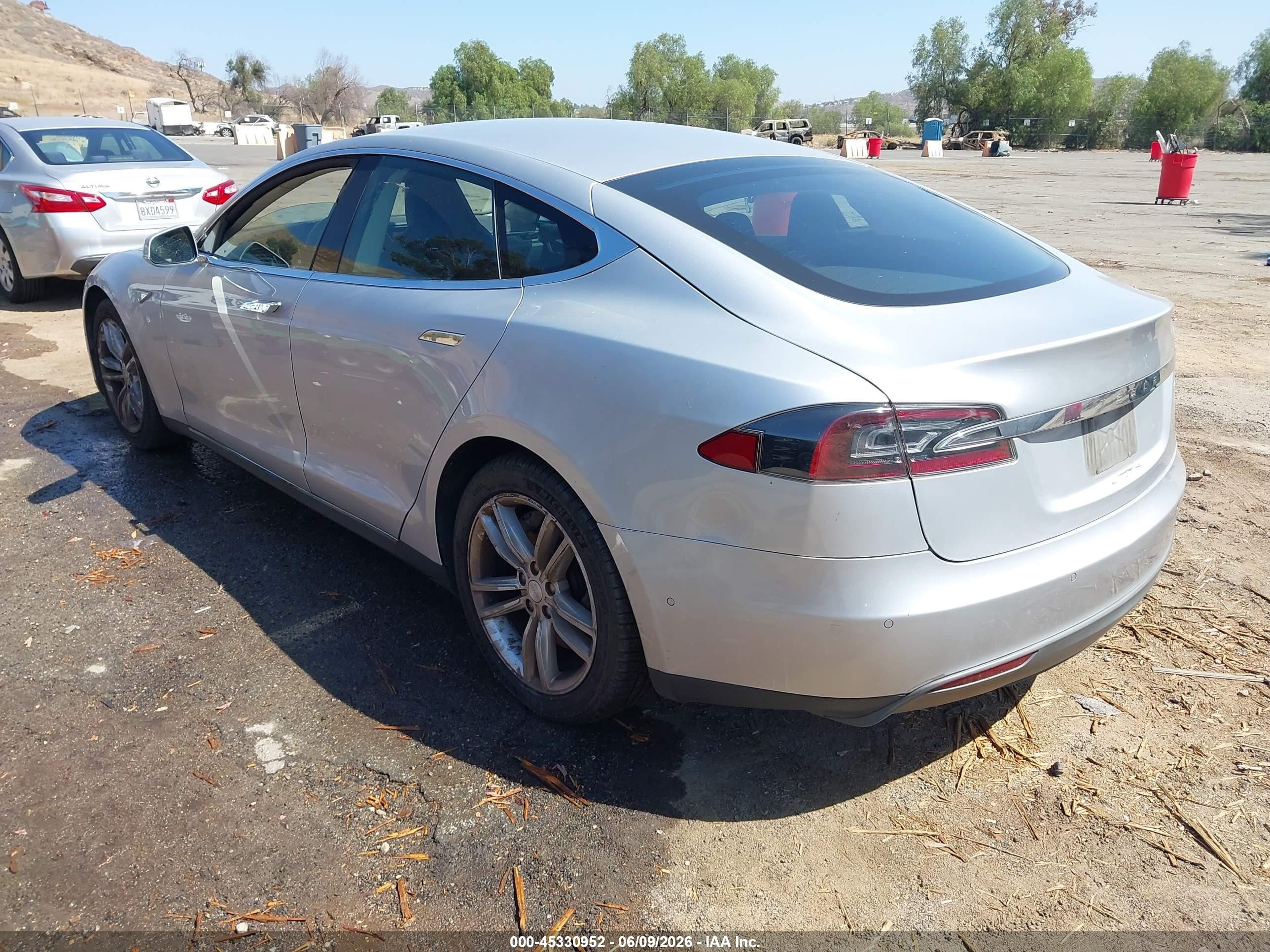 2014 Tesla Model S   Silver vin: 5YJSA1S15EFP60466