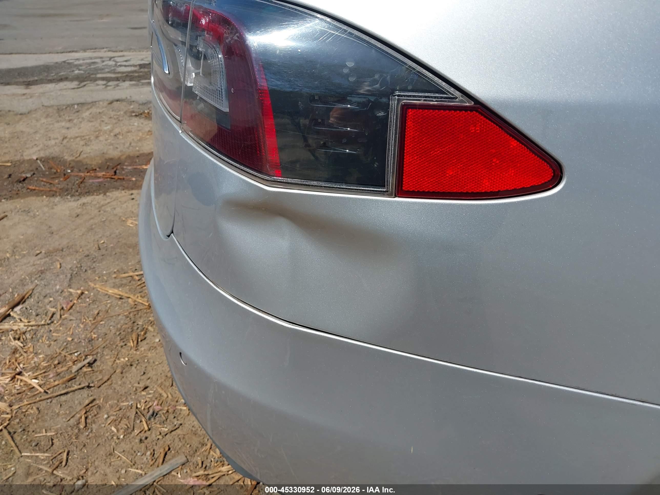 2014 Tesla Model S   Silver vin: 5YJSA1S15EFP60466