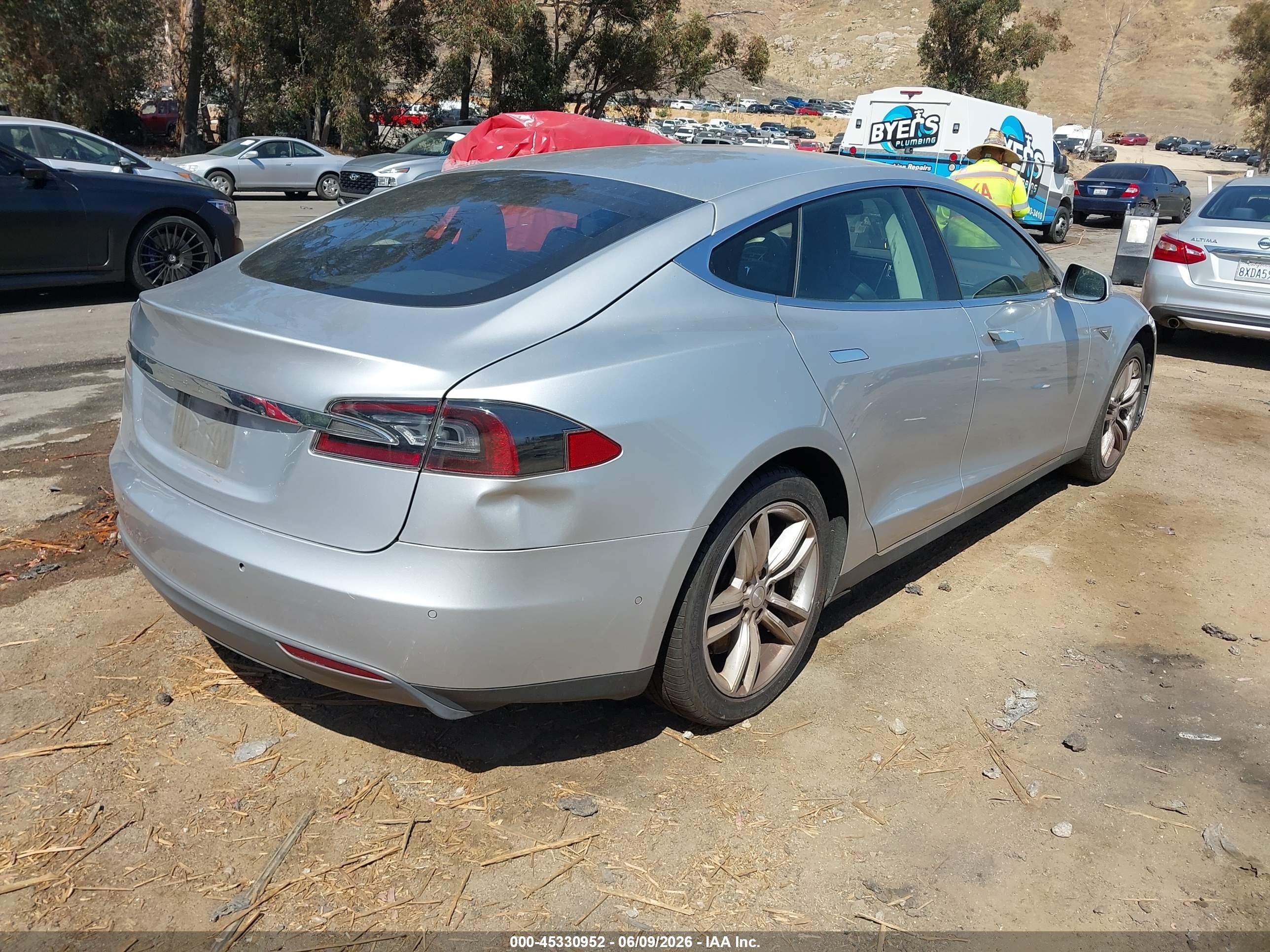 2014 Tesla Model S   Silver vin: 5YJSA1S15EFP60466