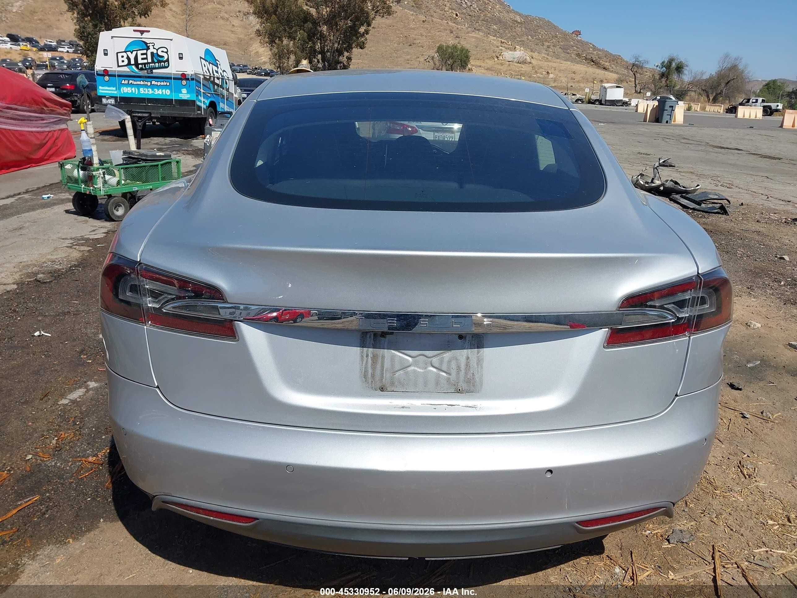 2014 Tesla Model S   Silver vin: 5YJSA1S15EFP60466