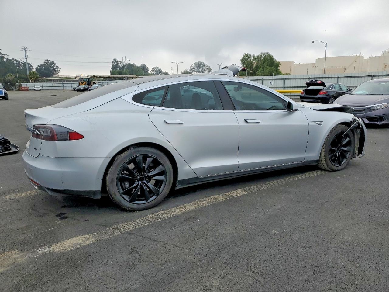 2014 Tesla Model S Silver vin: 5YJSA1S17EFP33222