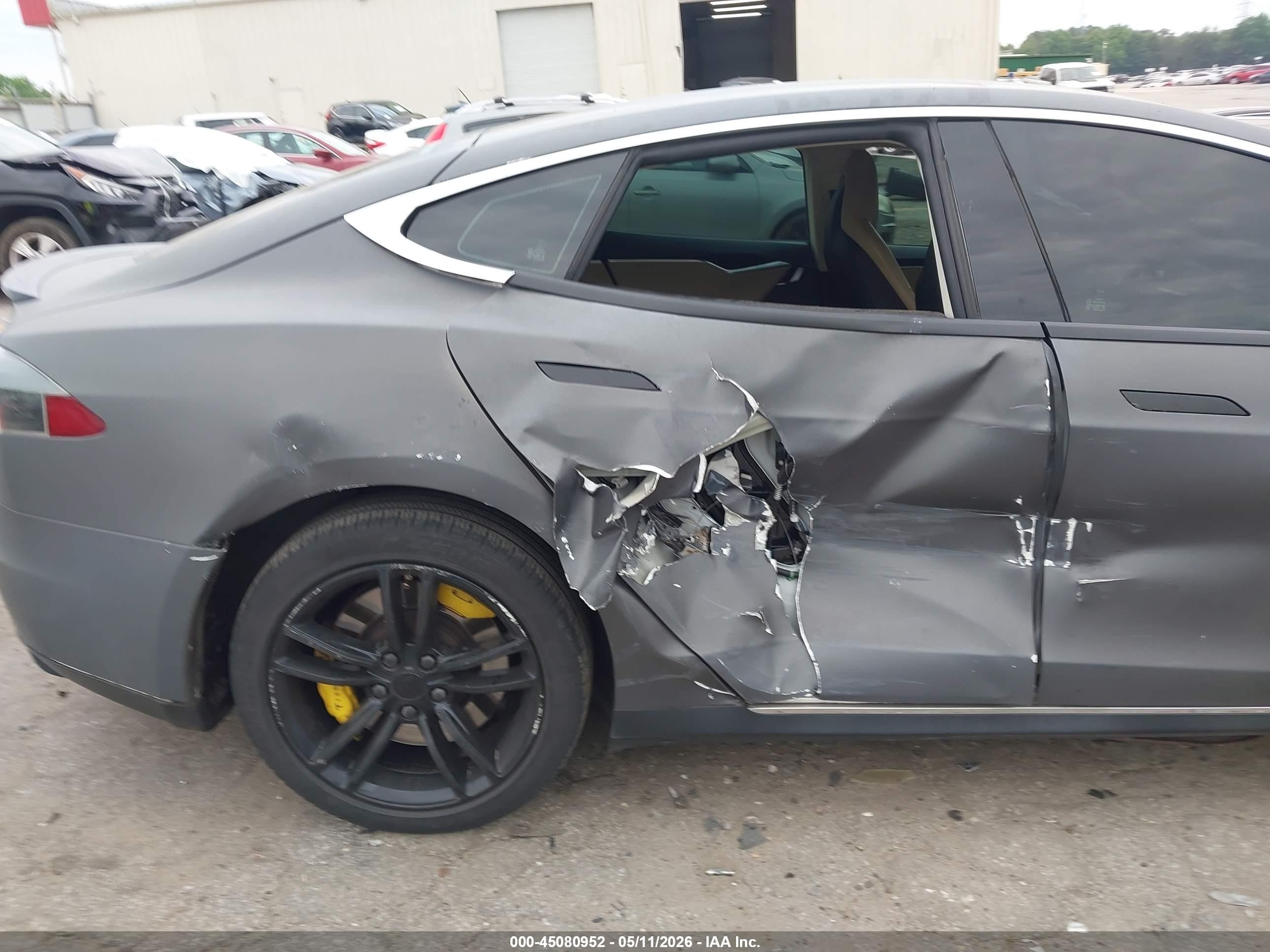2014 Tesla Model S   Black vin: 5YJSA1S18EFP35271