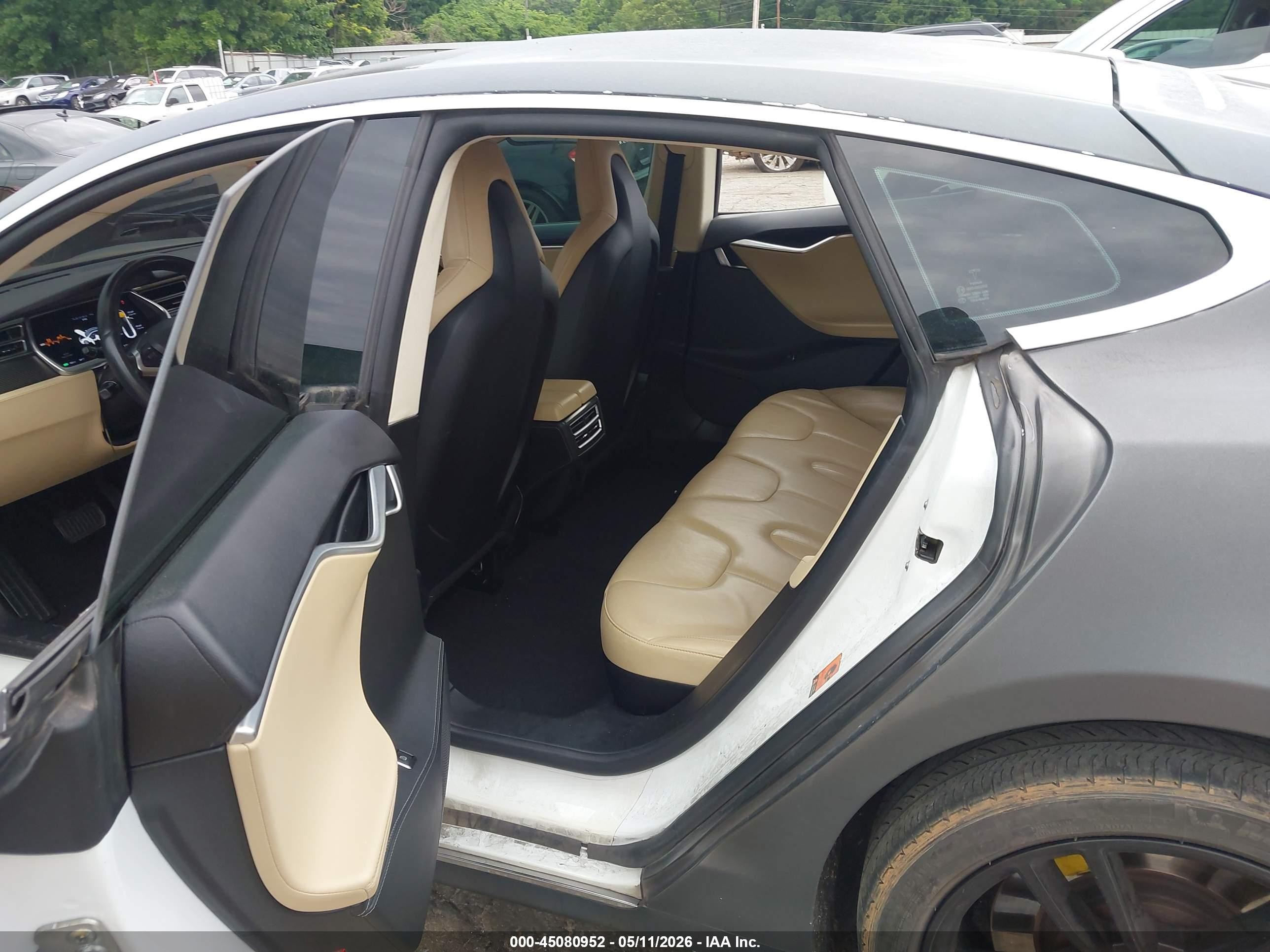 2014 Tesla Model S   Black vin: 5YJSA1S18EFP35271