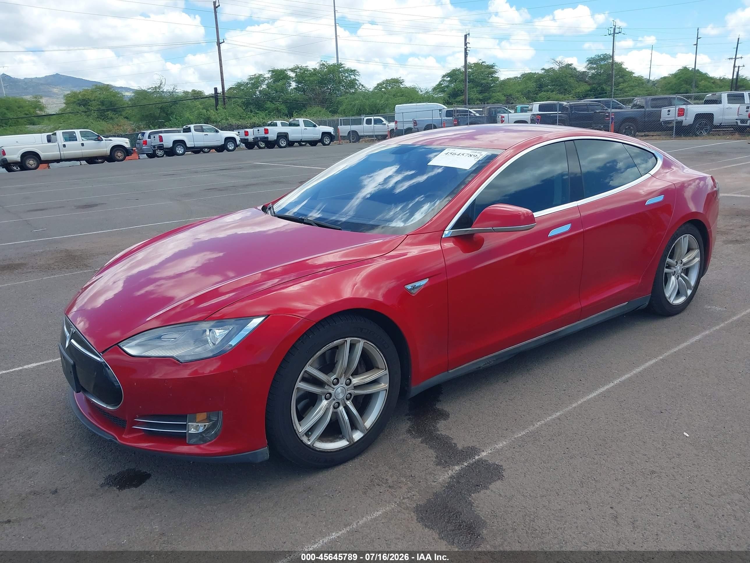 2014 Tesla Model S   Red vin: 5YJSA1S19EFP38695
