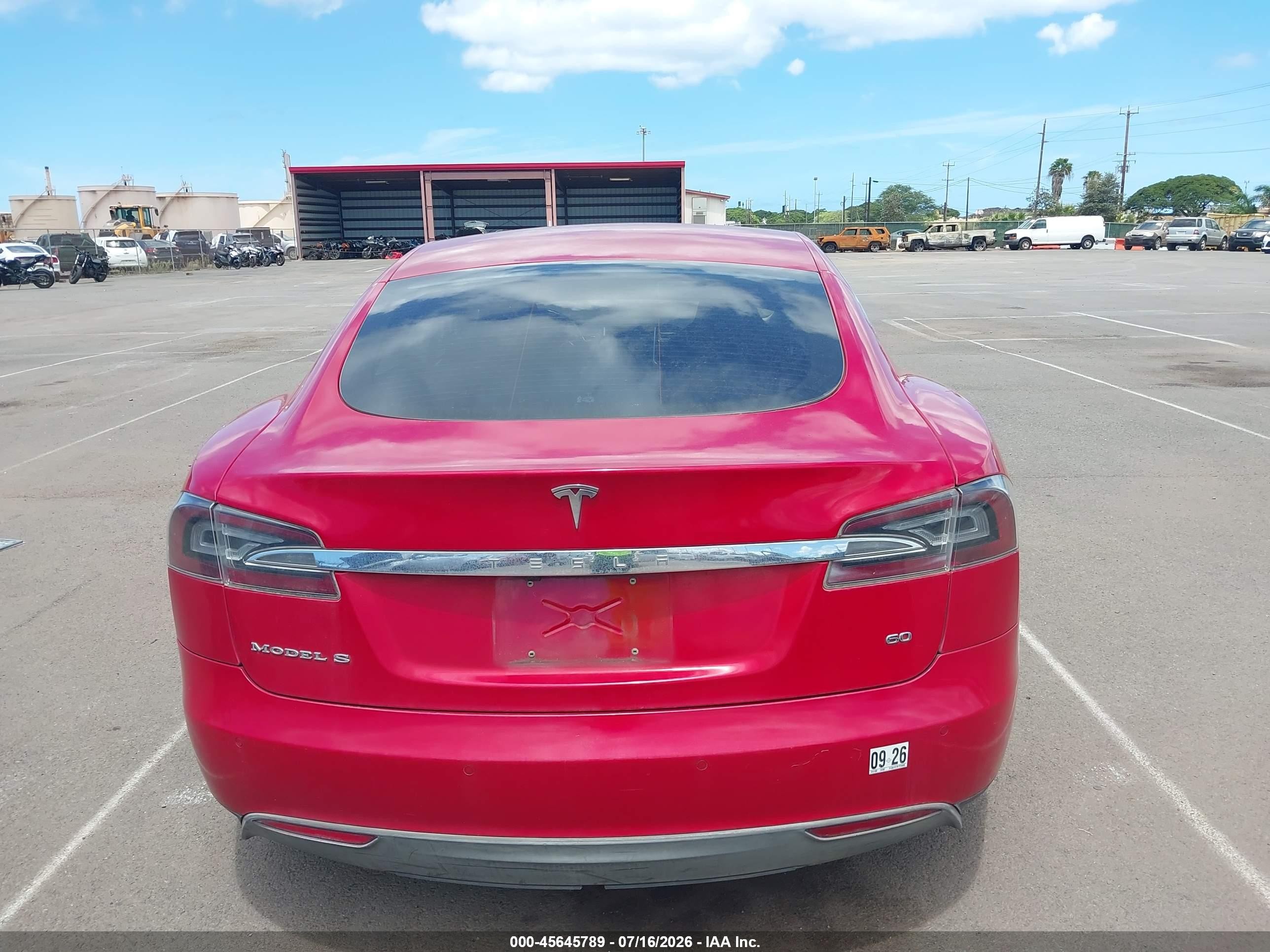 2014 Tesla Model S   Red vin: 5YJSA1S19EFP38695
