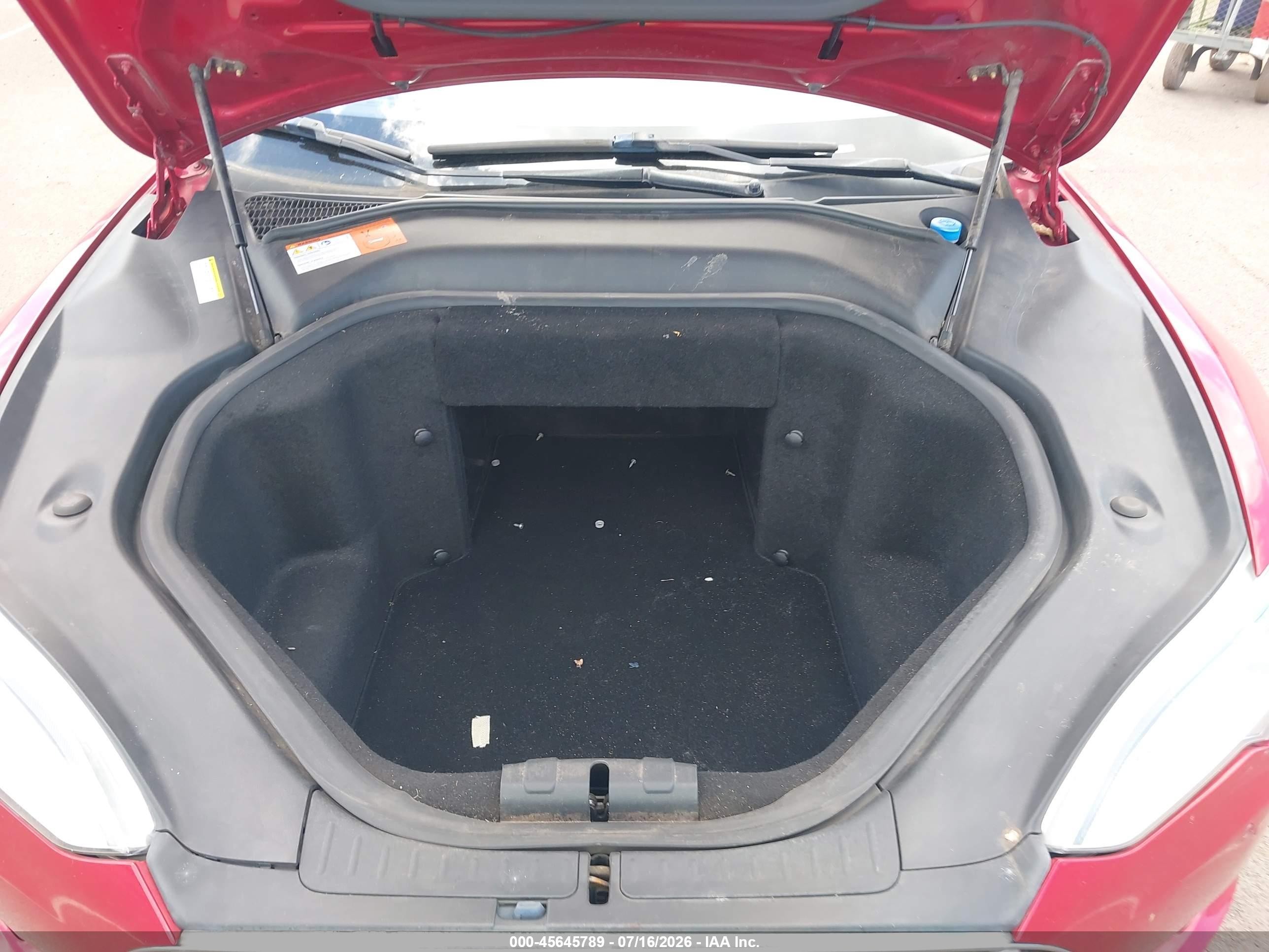 2014 Tesla Model S   Red vin: 5YJSA1S19EFP38695