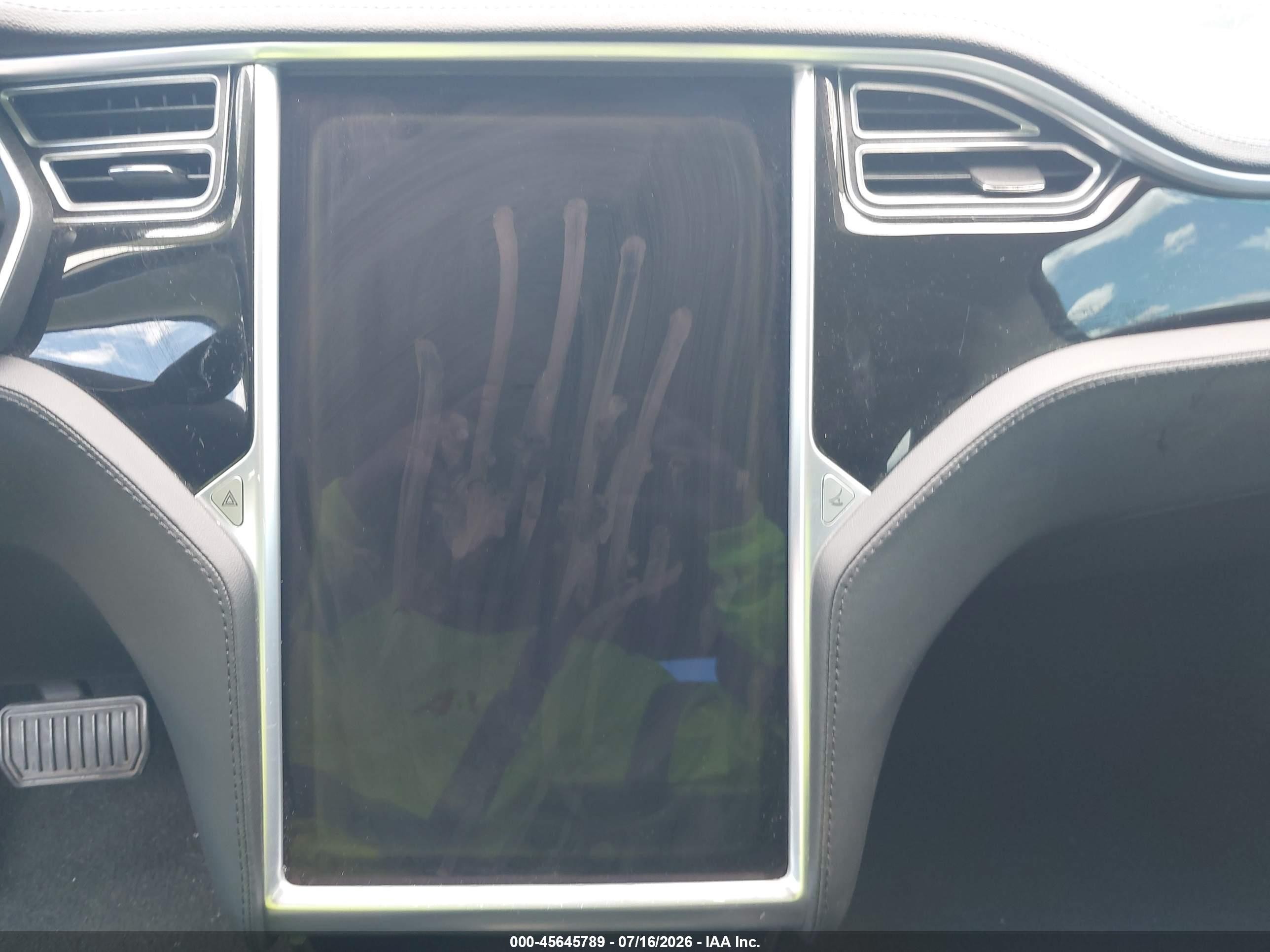 2014 Tesla Model S   Red vin: 5YJSA1S19EFP38695