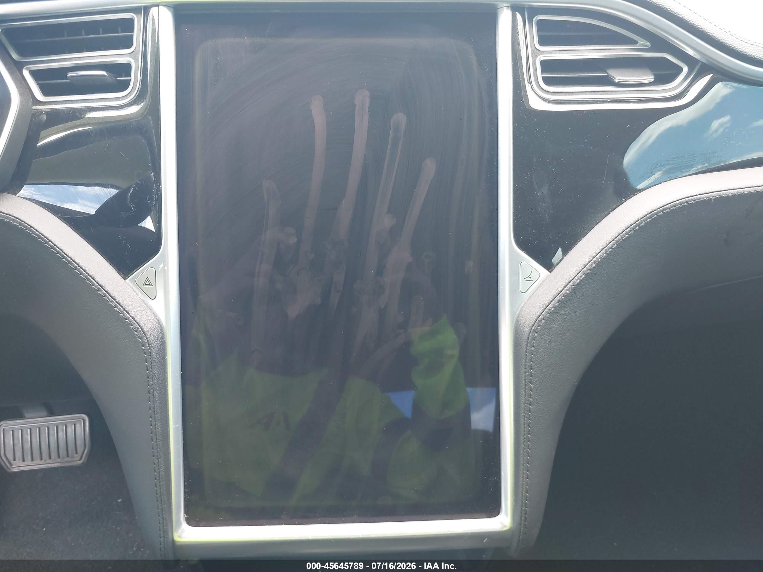 2014 Tesla Model S   Red vin: 5YJSA1S19EFP38695