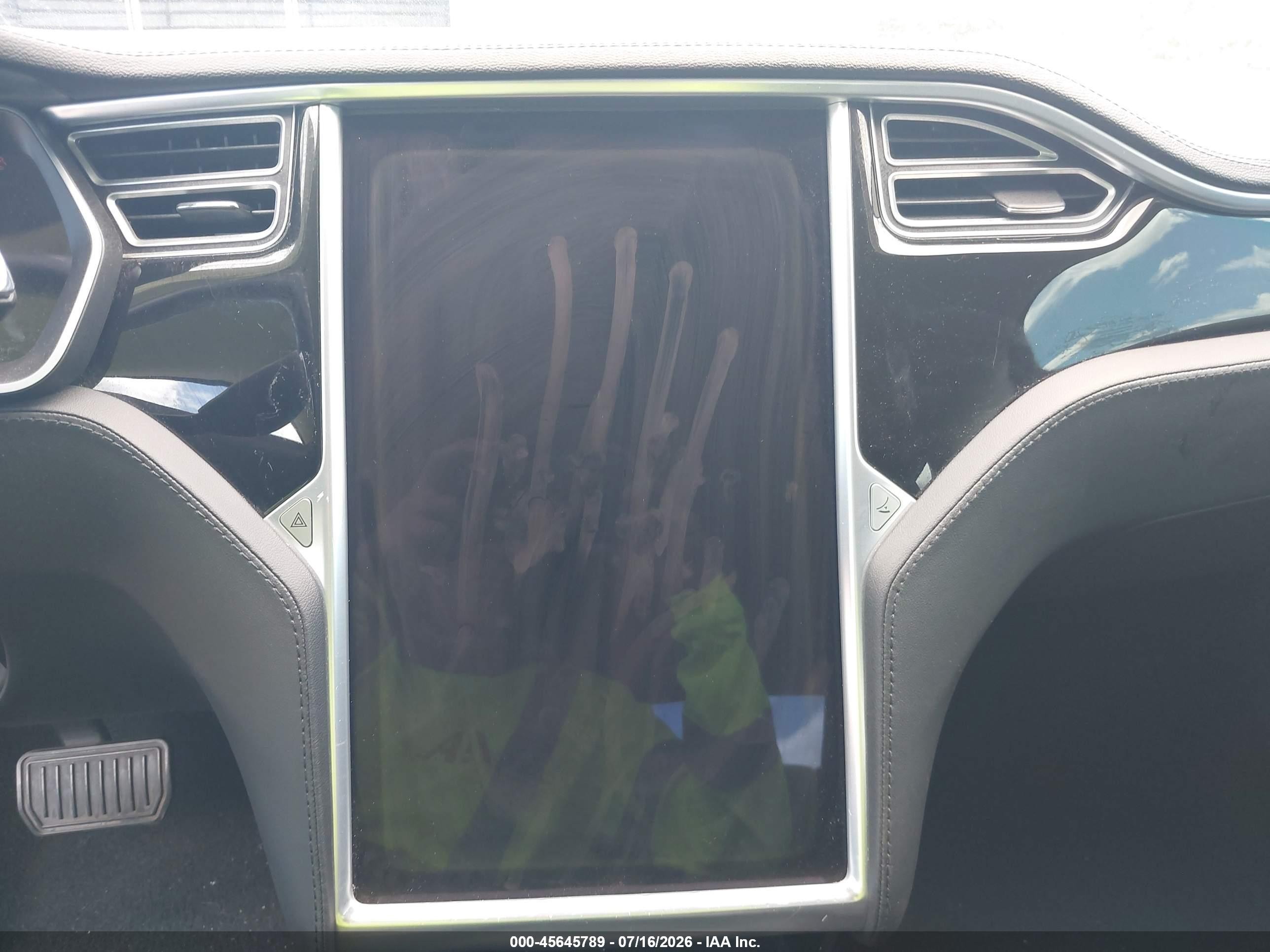 2014 Tesla Model S   Red vin: 5YJSA1S19EFP38695
