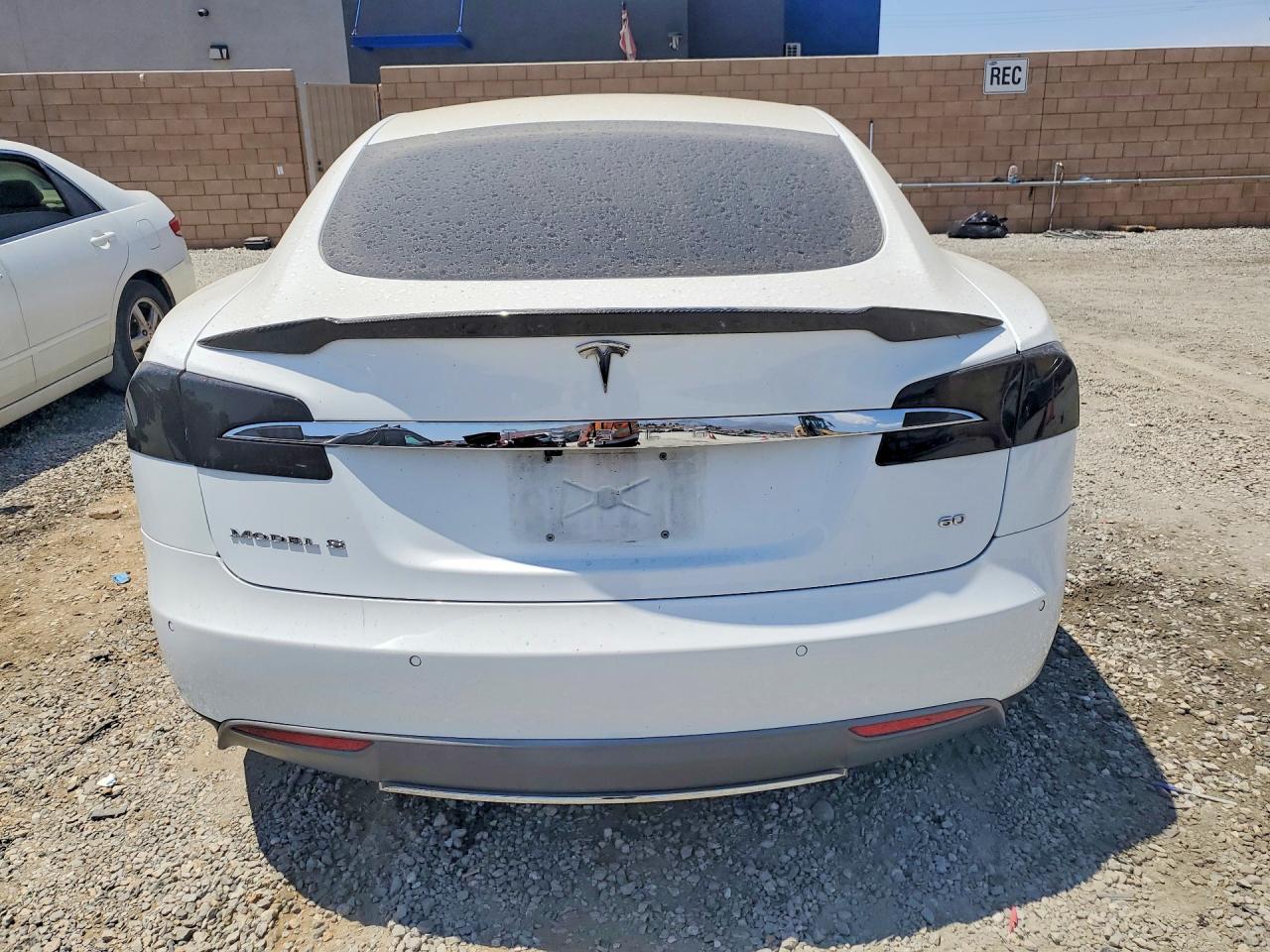 2014 Tesla Model S White vin: 5YJSA1S19EFP57408