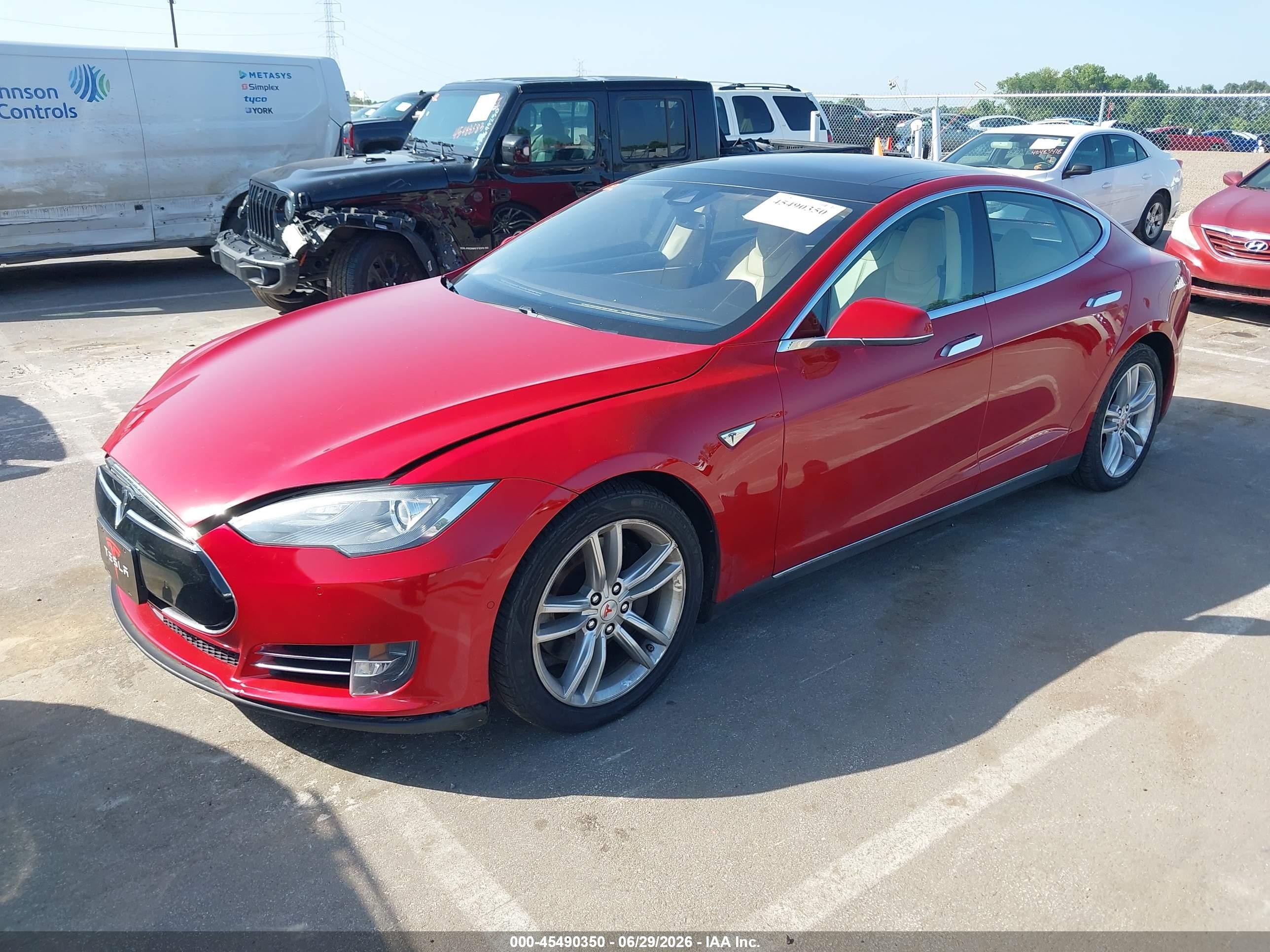2014 Tesla Model S   Red vin: 5YJSA1S1XEFP56283