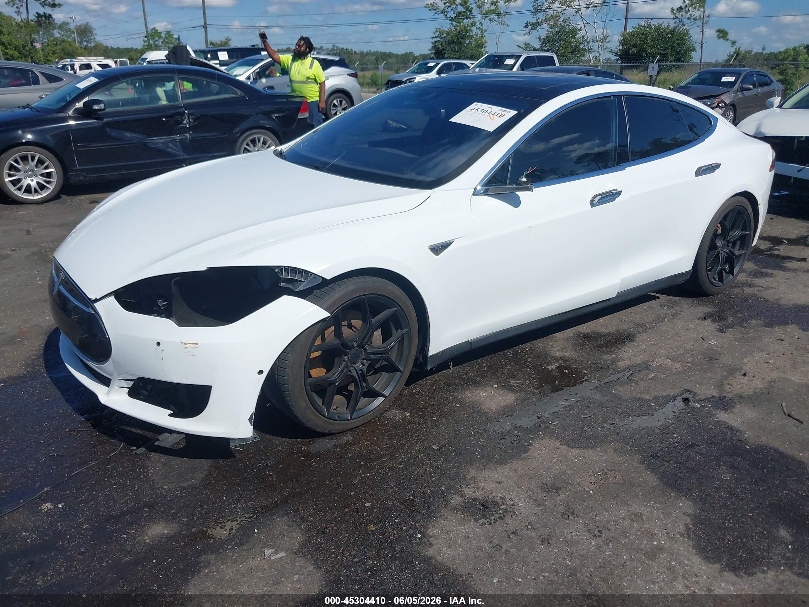 2015 Tesla Model S 70d/85d/p85d White vin: 5YJSA1S20FF094871