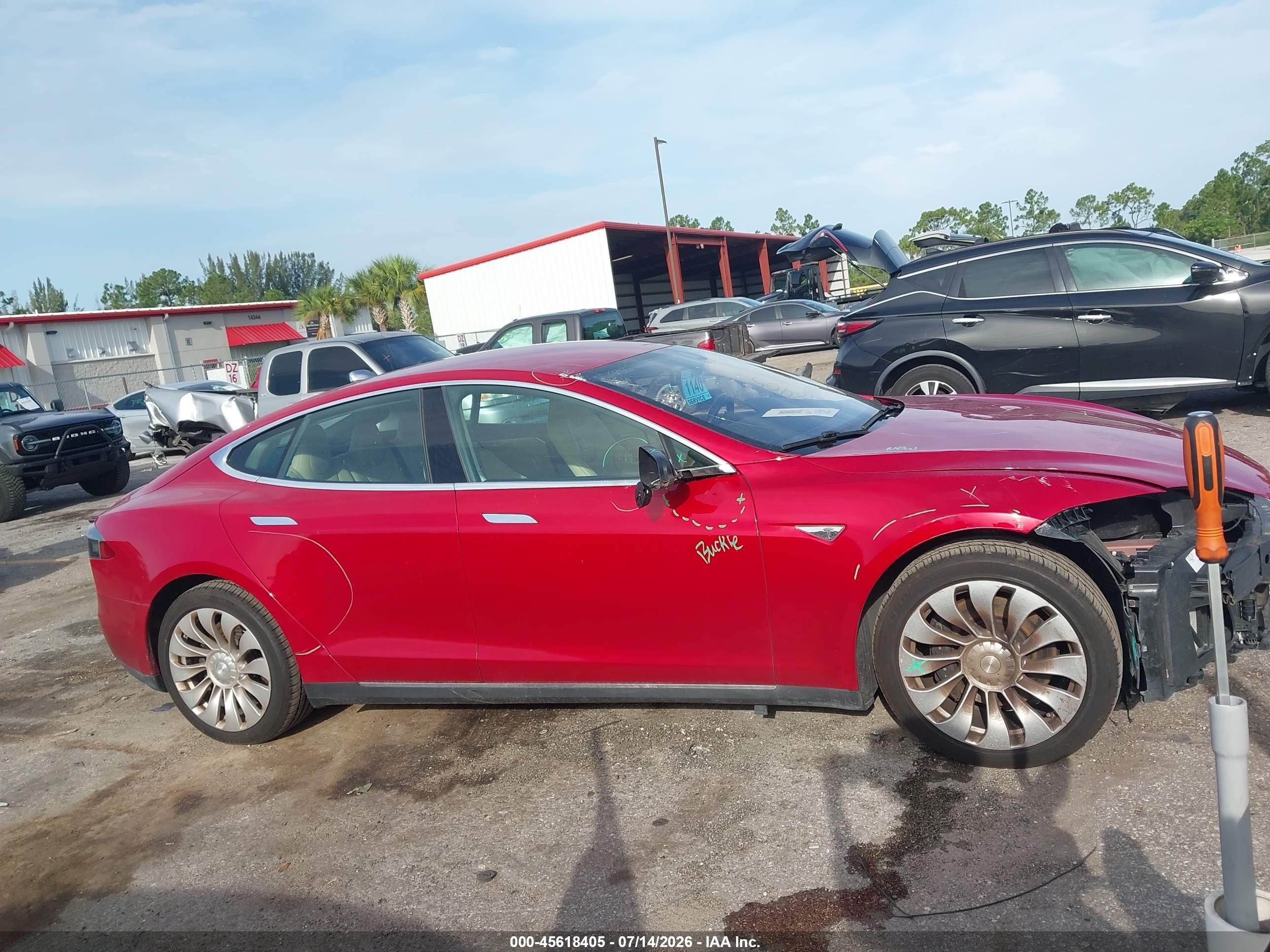 2015 Tesla Model S 70d/85d/p85d Red vin: 5YJSA1S21FF081871