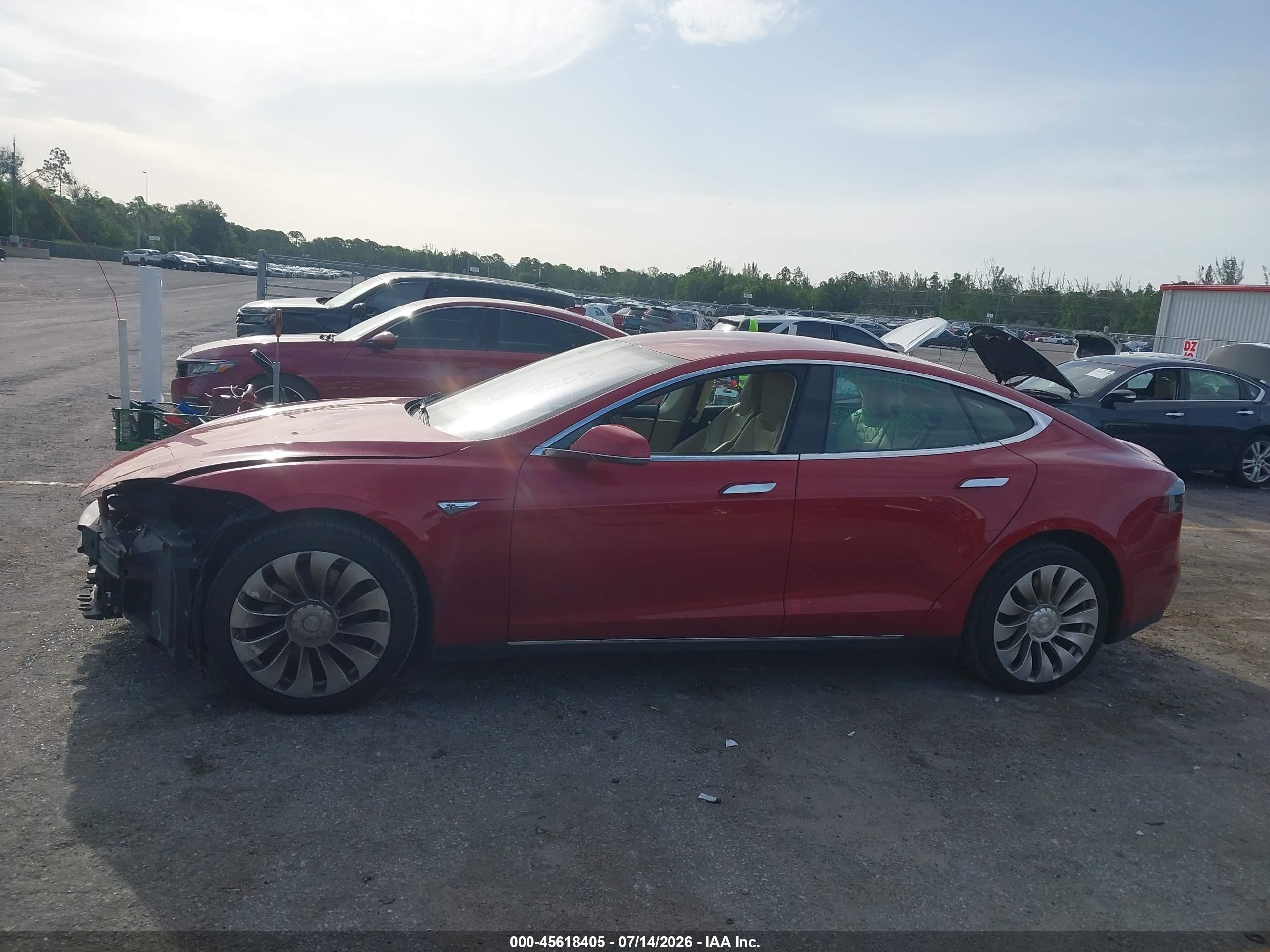 2015 Tesla Model S 70d/85d/p85d Red vin: 5YJSA1S21FF081871