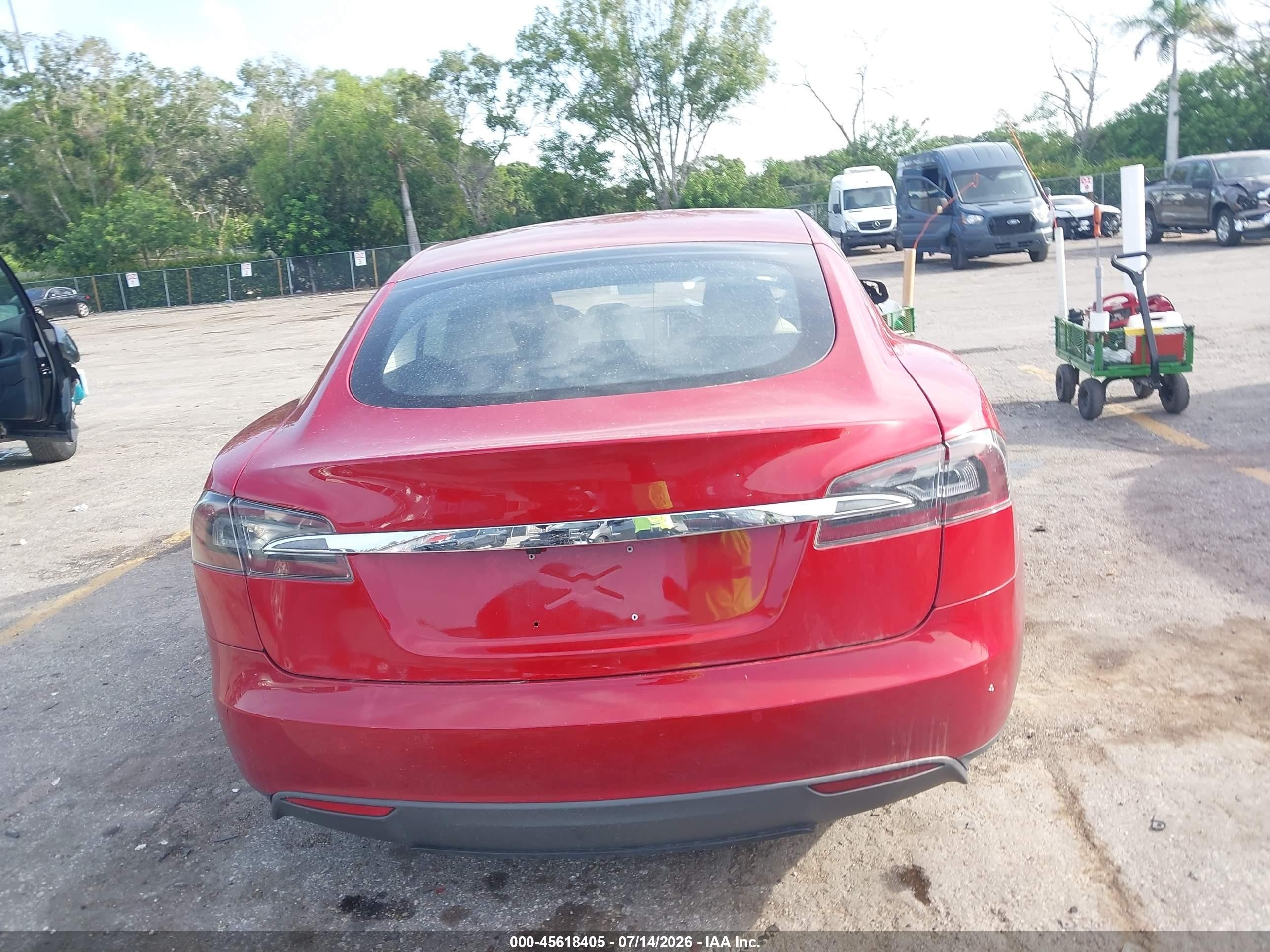 2015 Tesla Model S 70d/85d/p85d Red vin: 5YJSA1S21FF081871