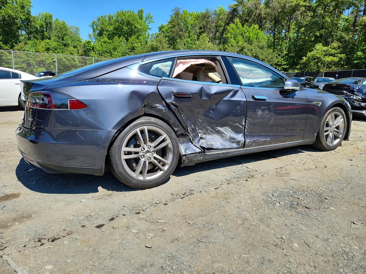 2015 Tesla Model S Серый vin: 5YJSA1S24FF094873