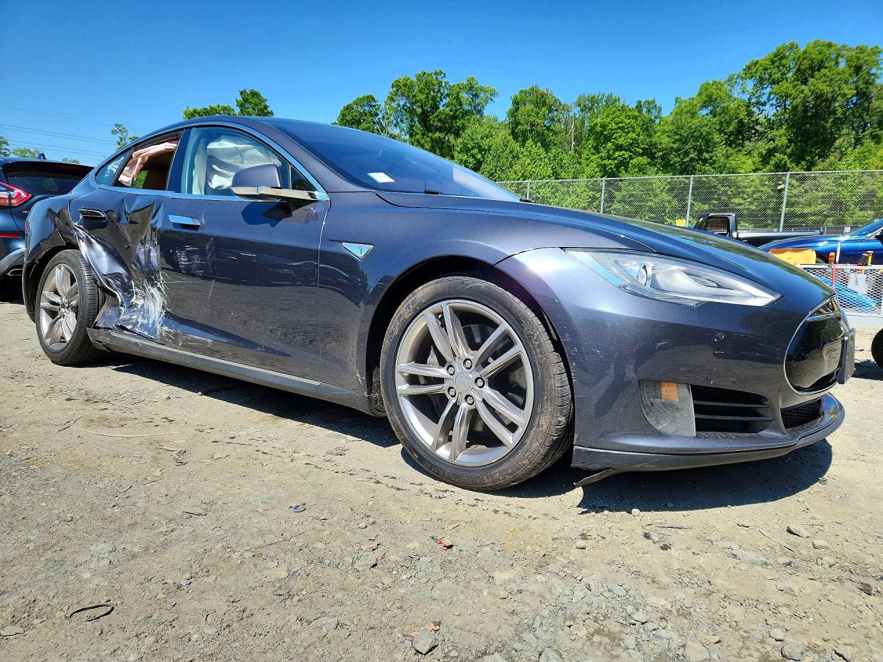 2015 Tesla Model S Серый vin: 5YJSA1S24FF094873