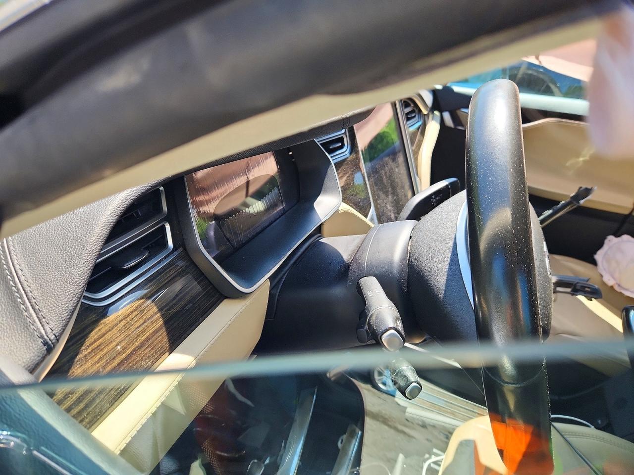 2015 Tesla Model S Серый vin: 5YJSA1S24FF094873