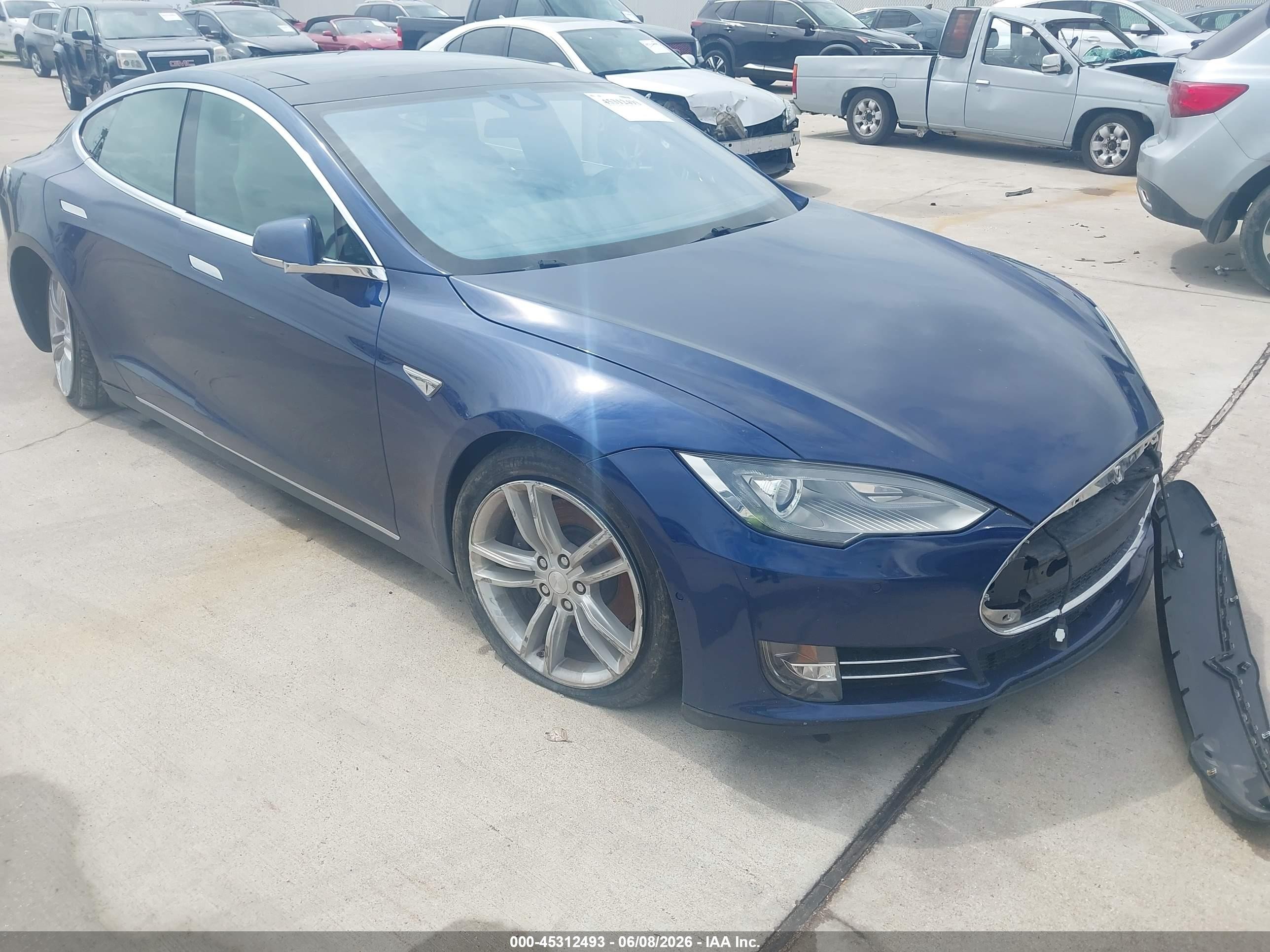 2015 Tesla Model S   Blue vin: 5YJSA1S28FF086422