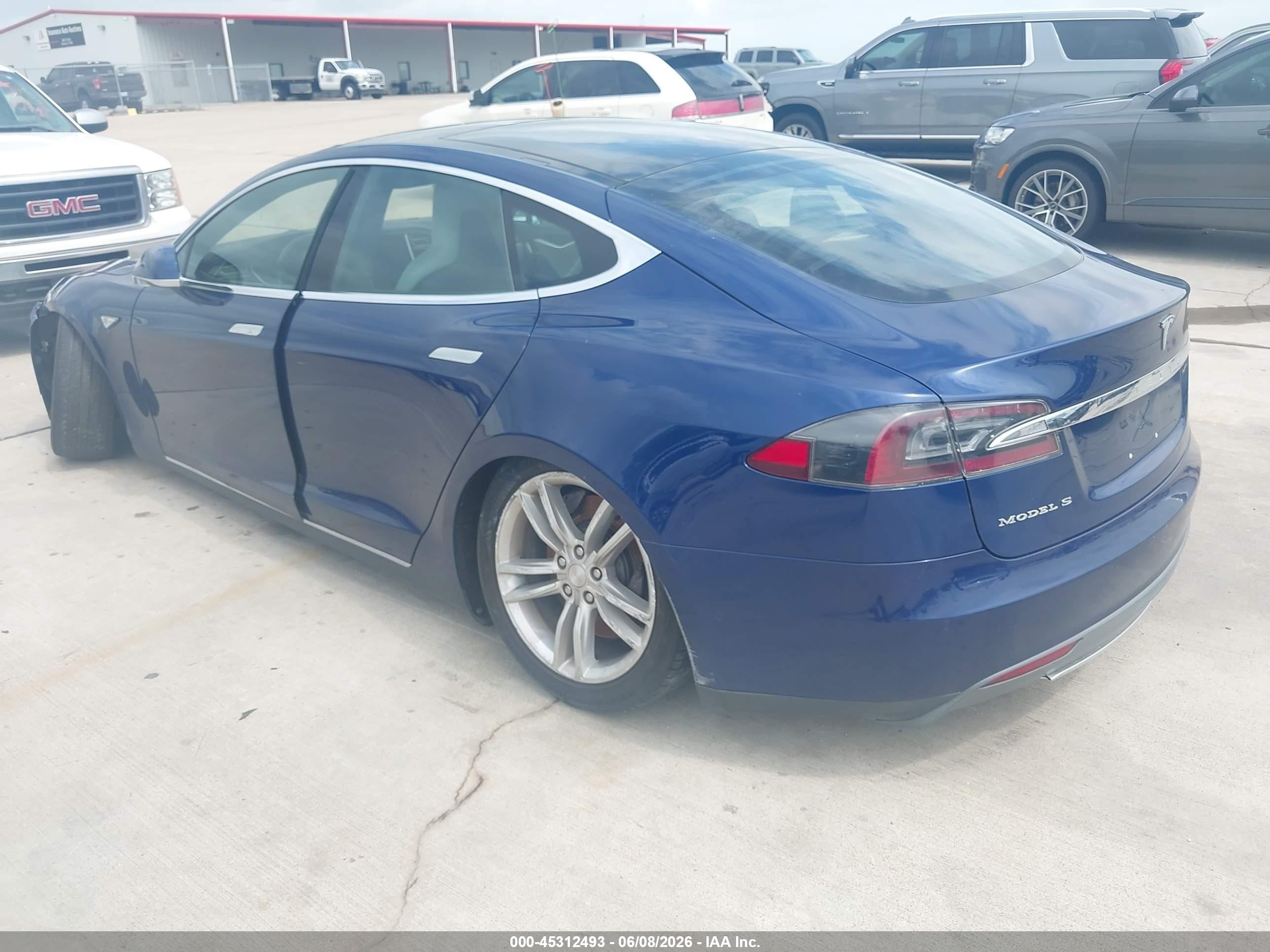 2015 Tesla Model S   Blue vin: 5YJSA1S28FF086422