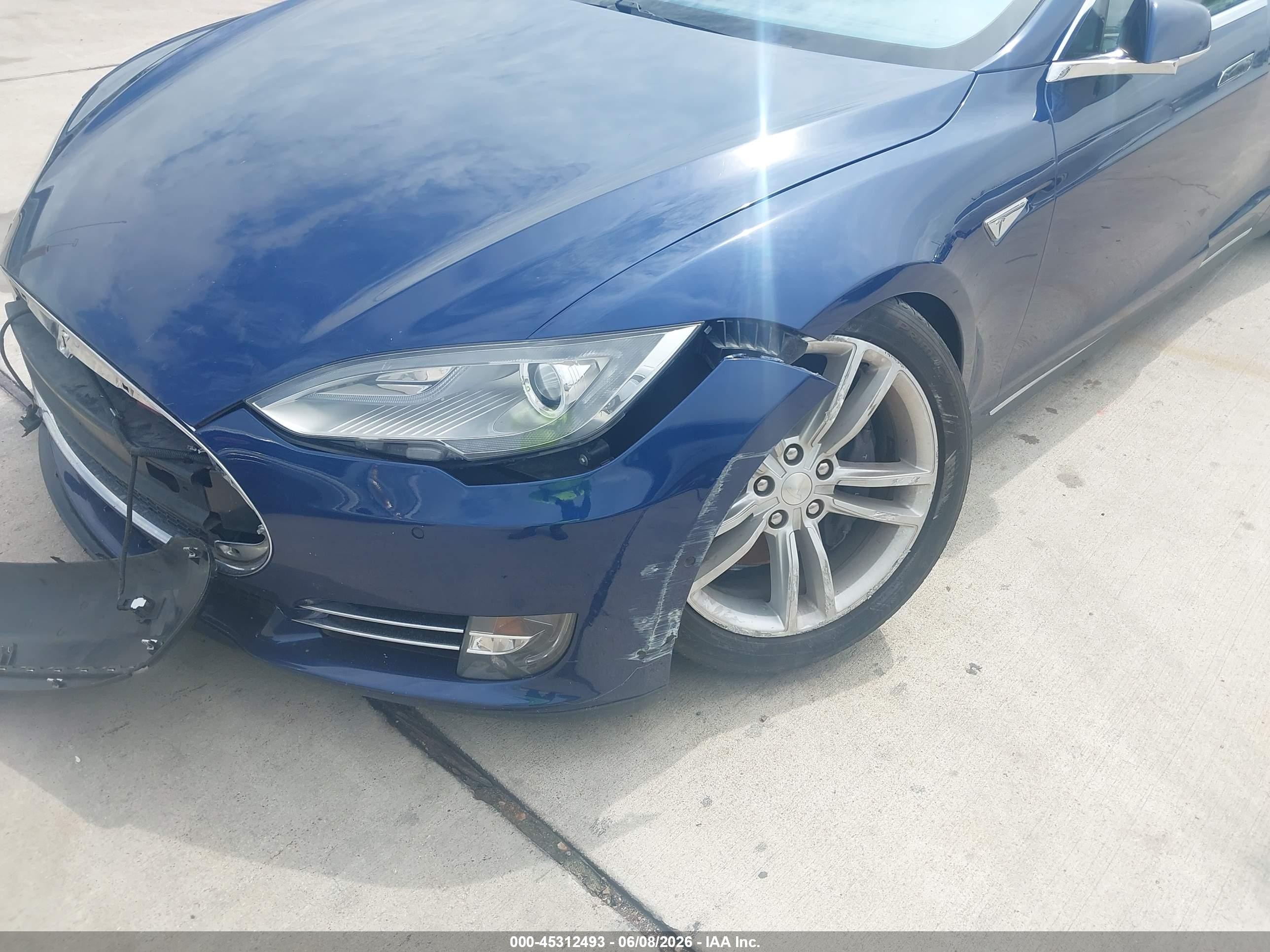 2015 Tesla Model S   Blue vin: 5YJSA1S28FF086422