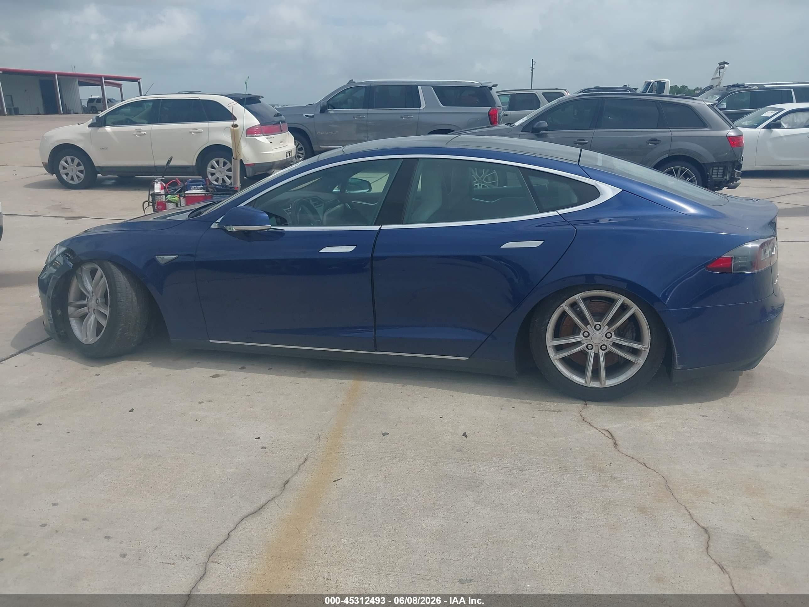 2015 Tesla Model S   Blue vin: 5YJSA1S28FF086422