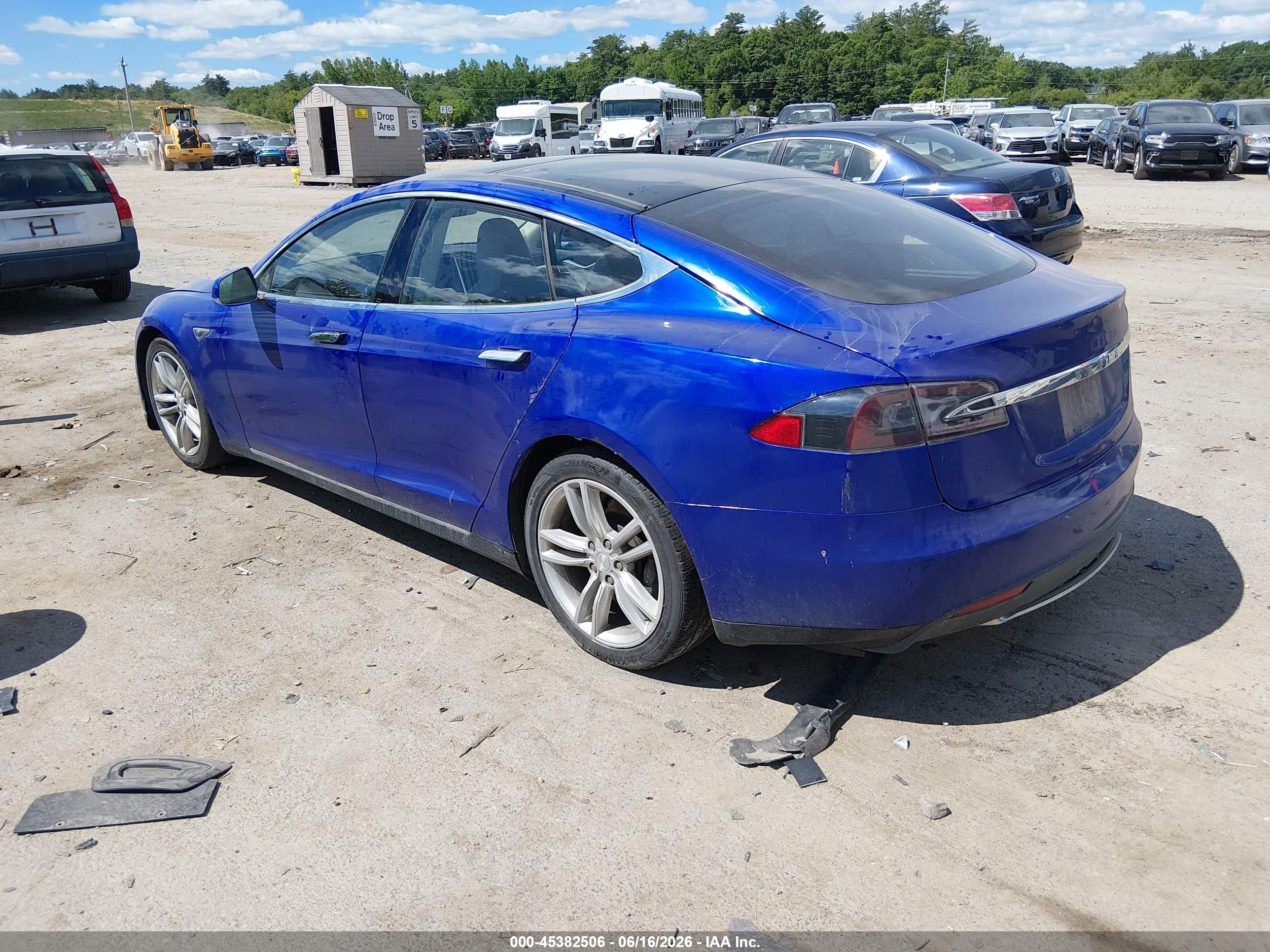 2015 Tesla Model S 70d/85d/p85d Blue vin: 5YJSA1S29FF096800