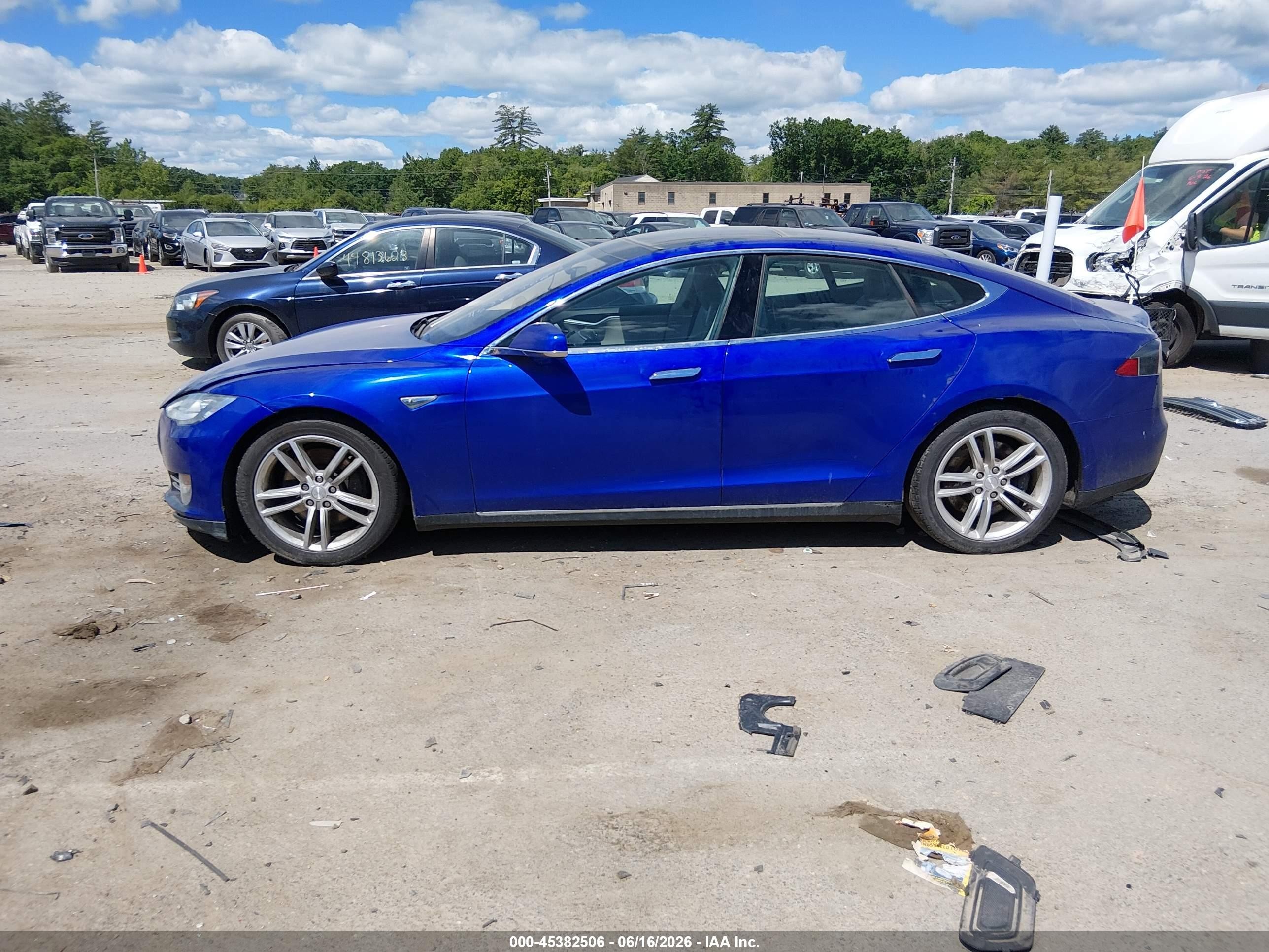 2015 Tesla Model S 70d/85d/p85d Blue vin: 5YJSA1S29FF096800