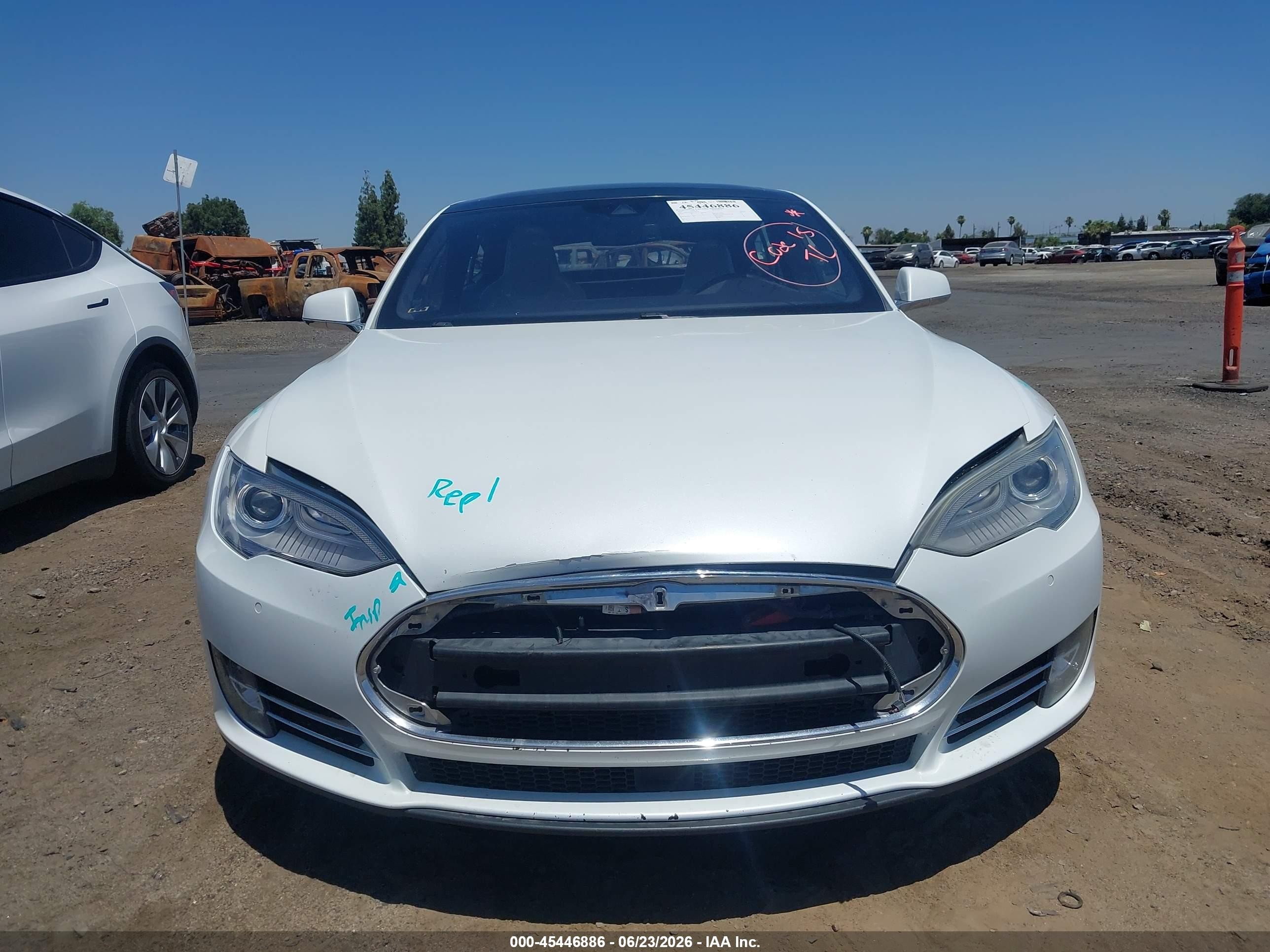 2015 Tesla Model S 70d/85d/p85d White vin: 5YJSA1V20FF099936