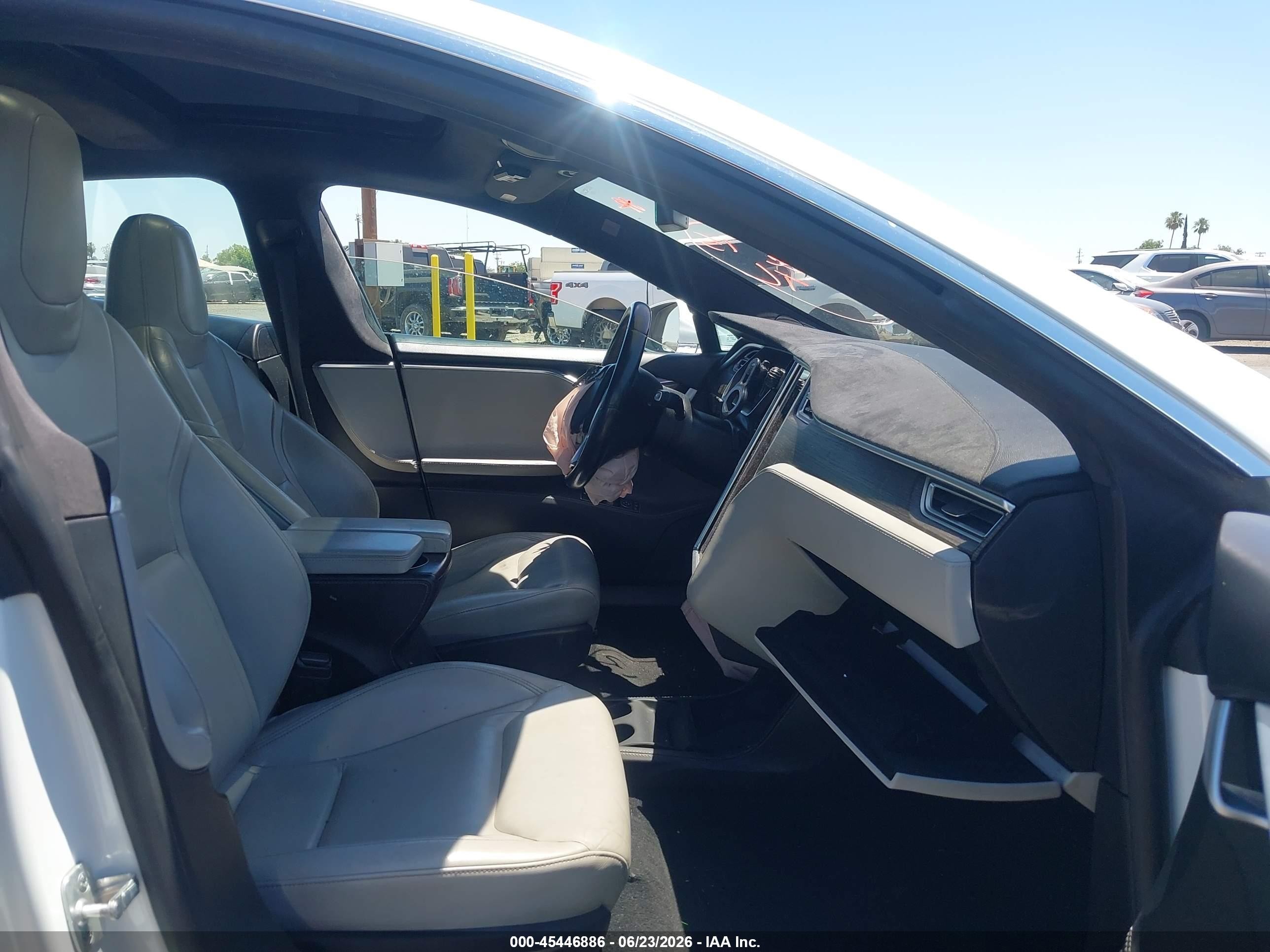 2015 Tesla Model S 70d/85d/p85d White vin: 5YJSA1V20FF099936
