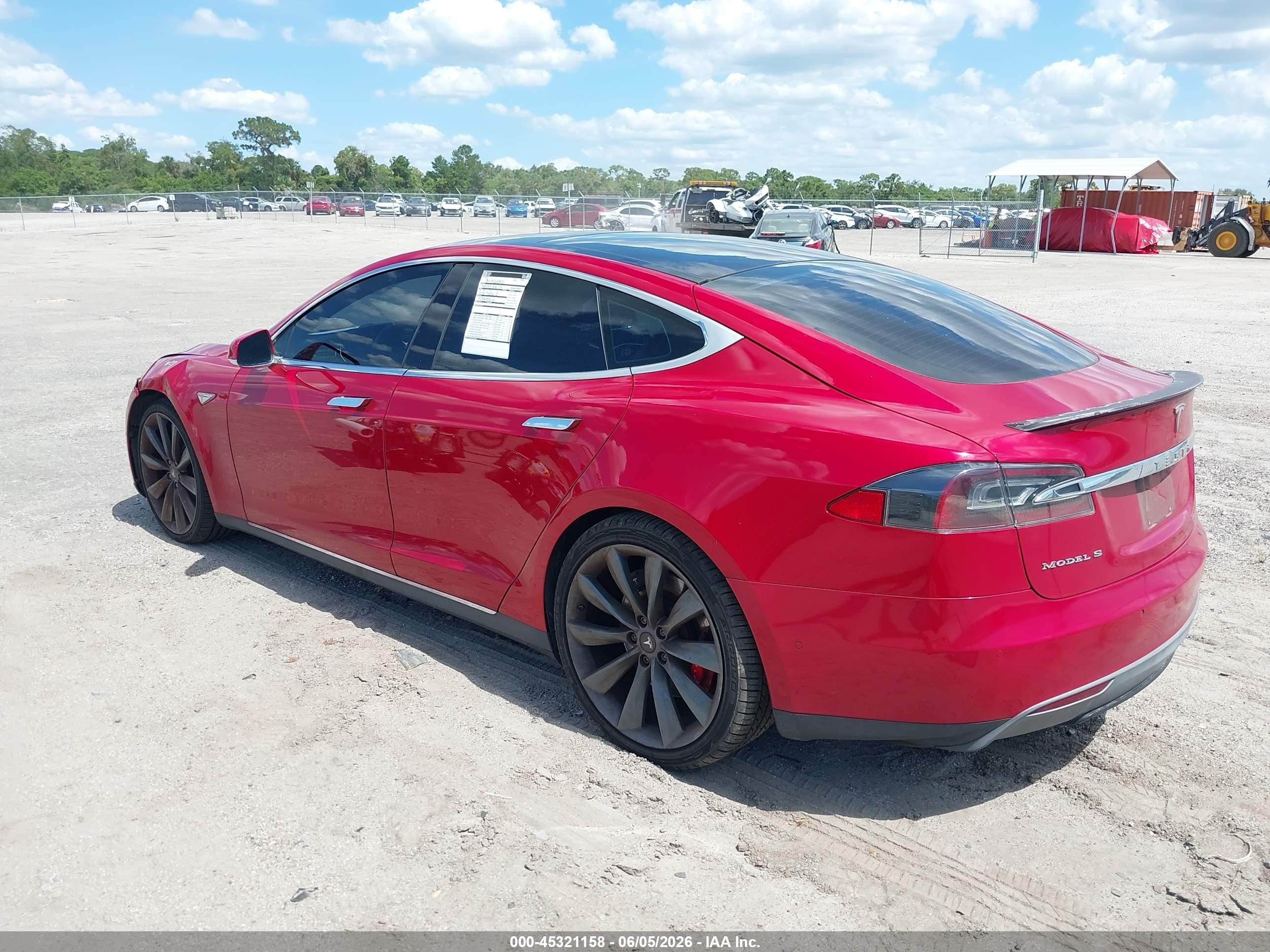 2015 Tesla Model S 85d/p85d Red vin: 5YJSA1V44FF097401