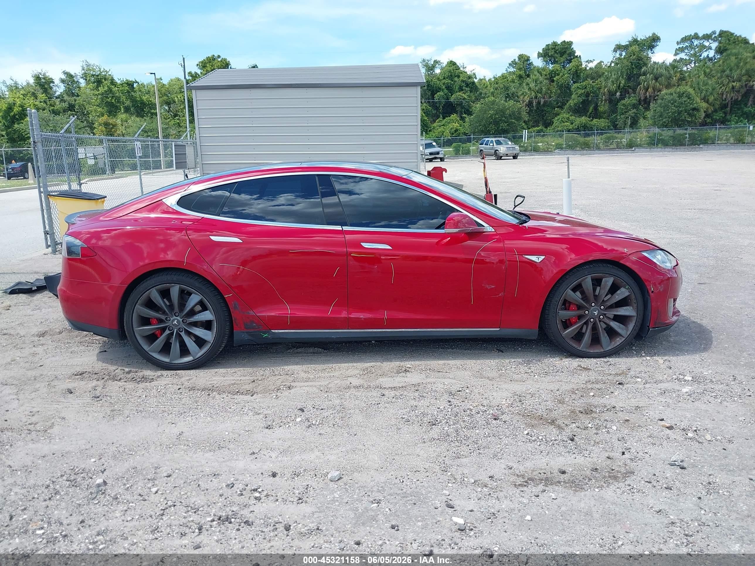 2015 Tesla Model S 85d/p85d Red vin: 5YJSA1V44FF097401