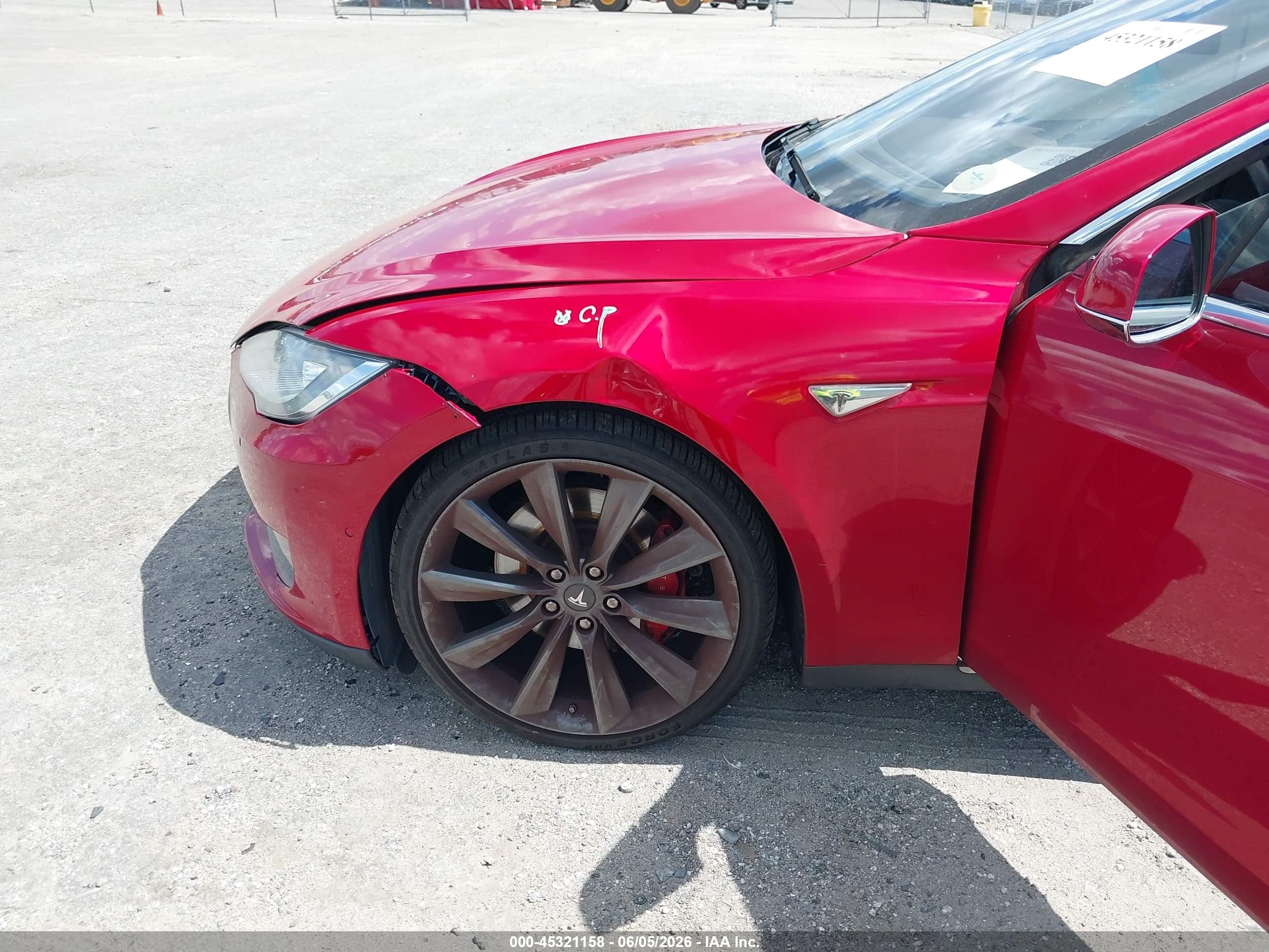 2015 Tesla Model S 85d/p85d Red vin: 5YJSA1V44FF097401