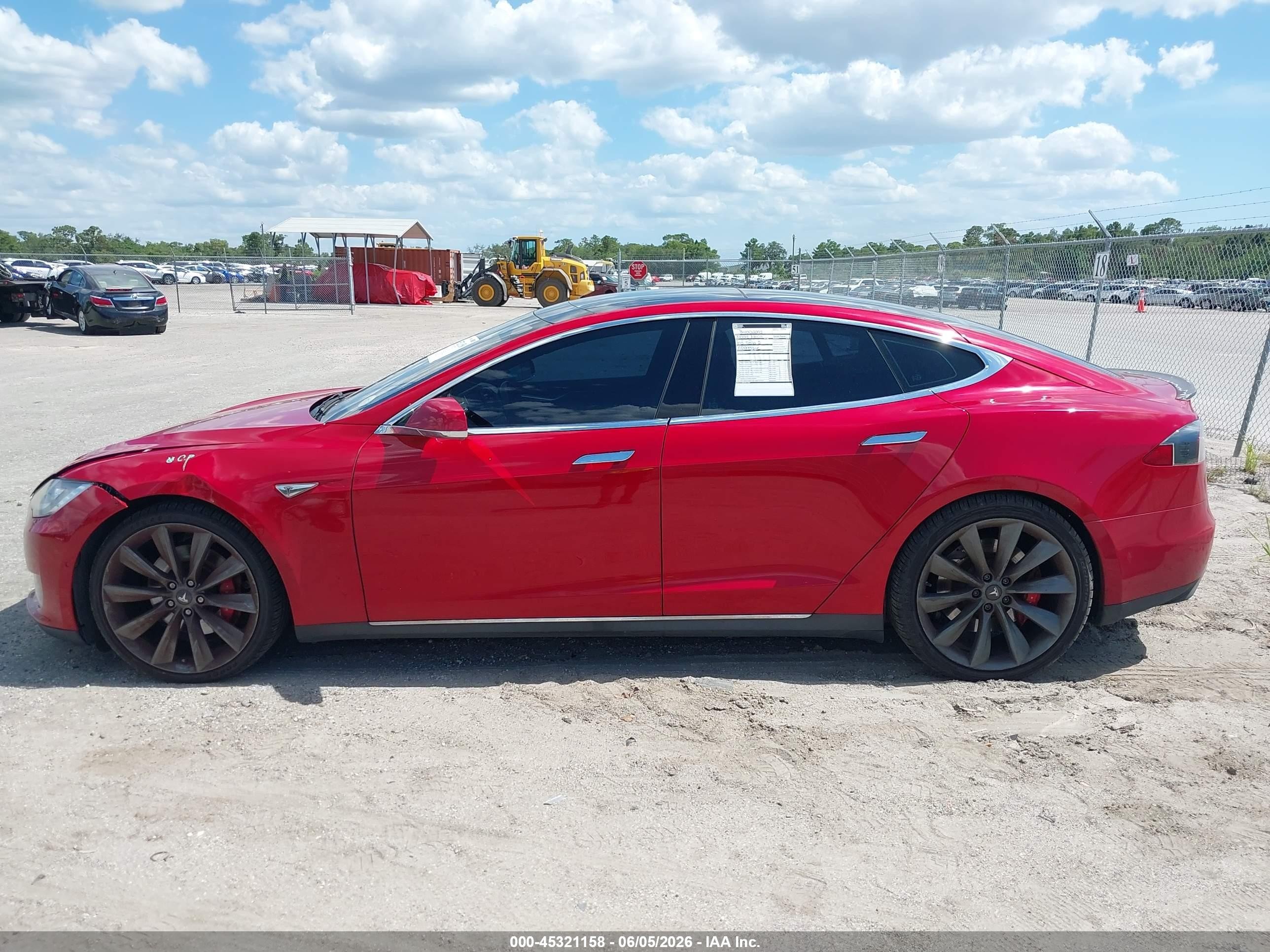 2015 Tesla Model S 85d/p85d Red vin: 5YJSA1V44FF097401