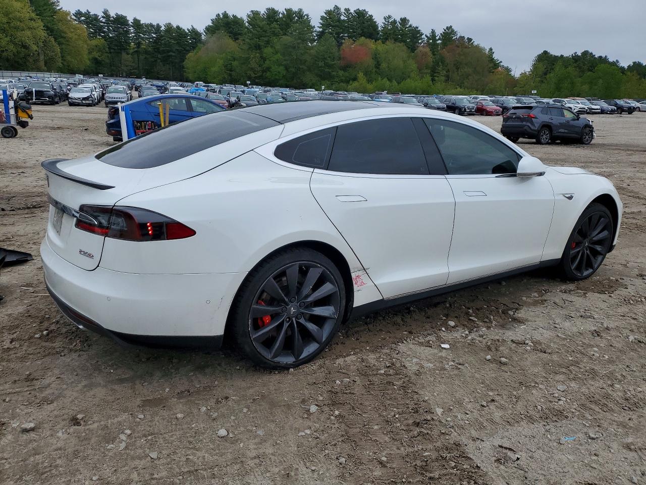 2015 Tesla Model S P90d White vin: 5YJSA1V4XFF096690