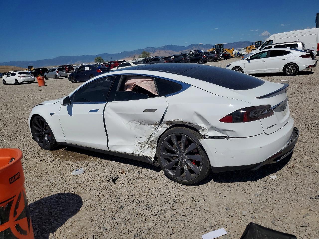 2015 Tesla Model S 85d White vin: 5YJSA4H27FFP74274