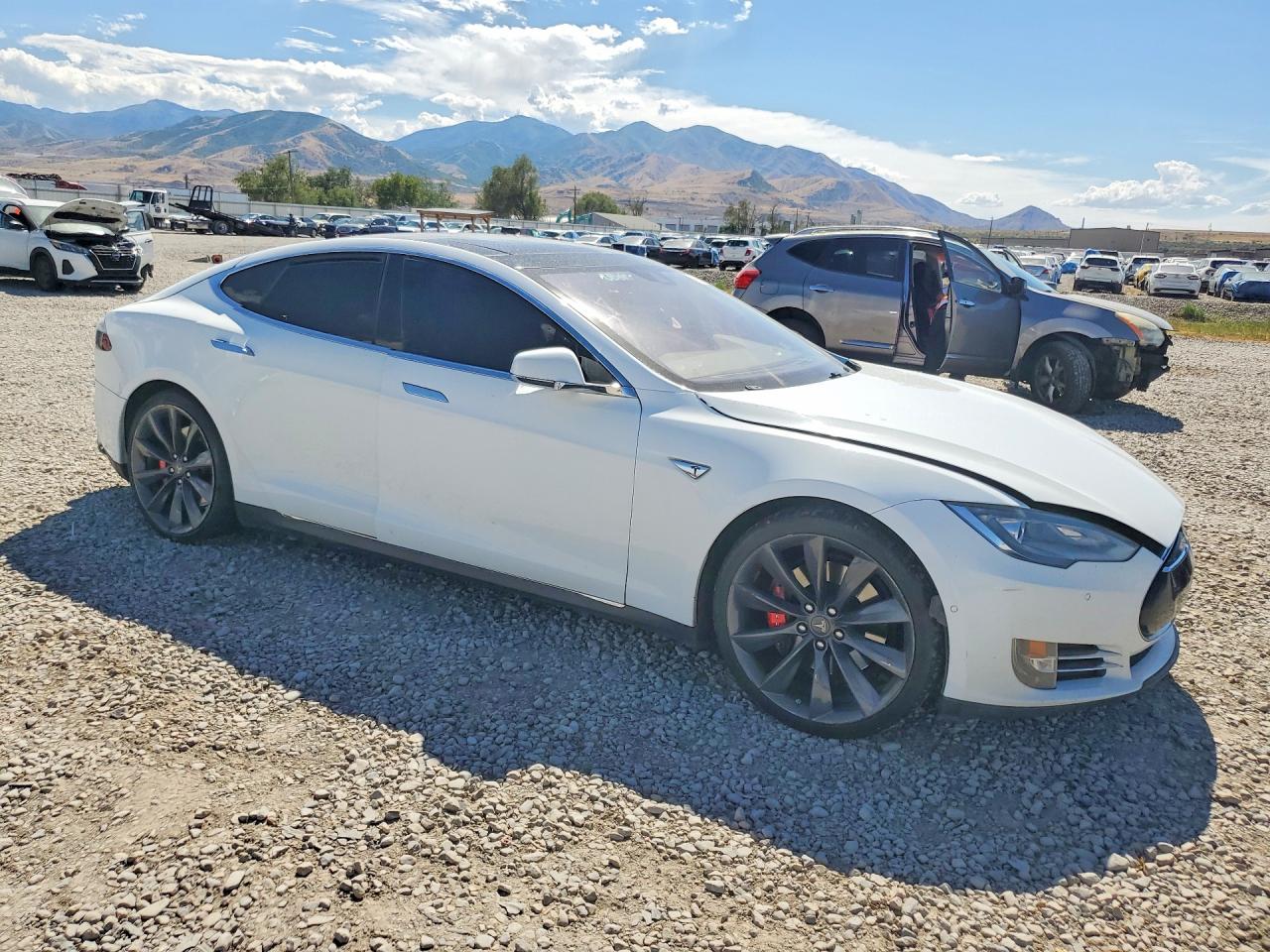 2015 Tesla Model S 85d White vin: 5YJSA4H27FFP74274