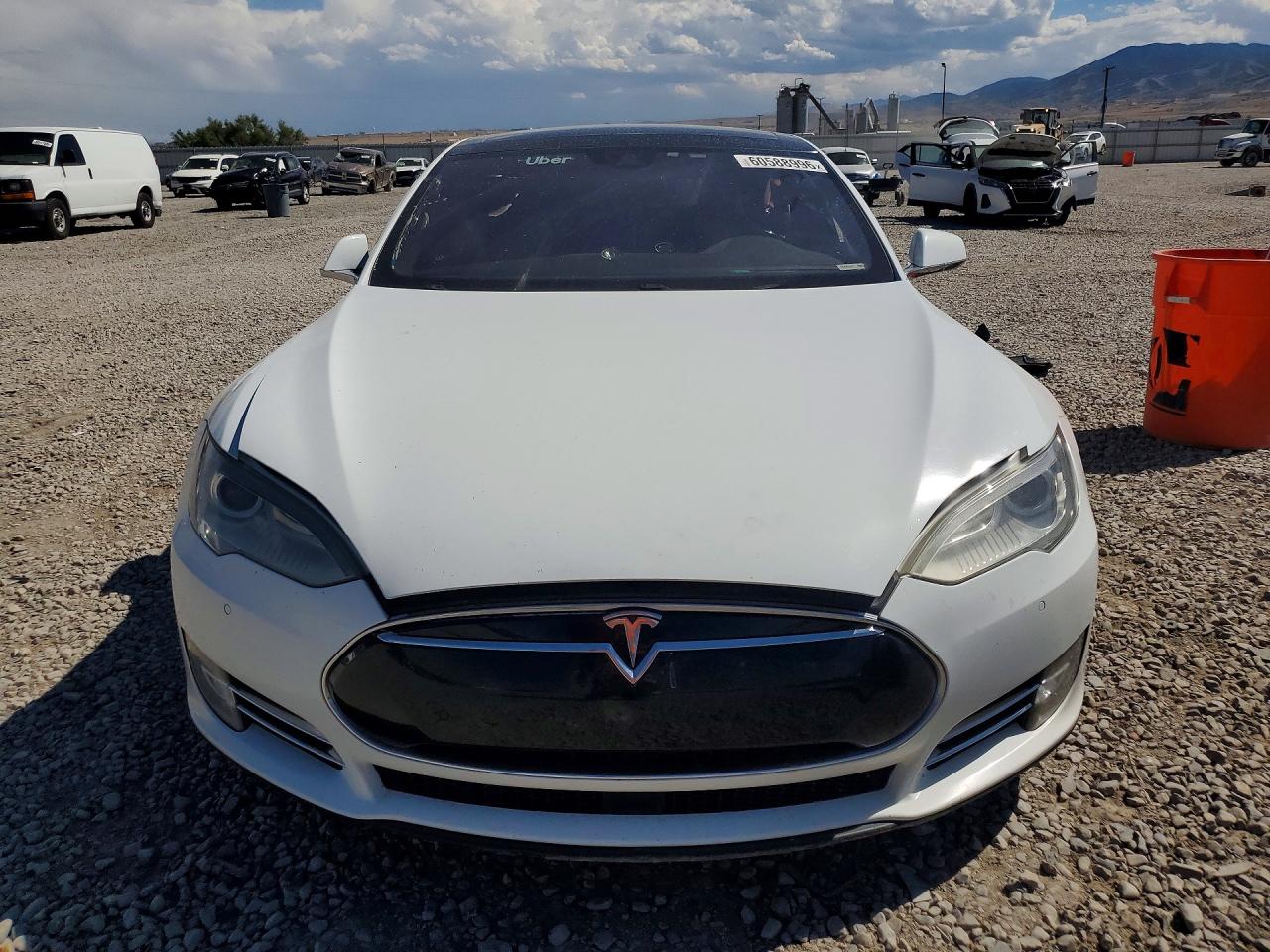 2015 Tesla Model S 85d White vin: 5YJSA4H27FFP74274