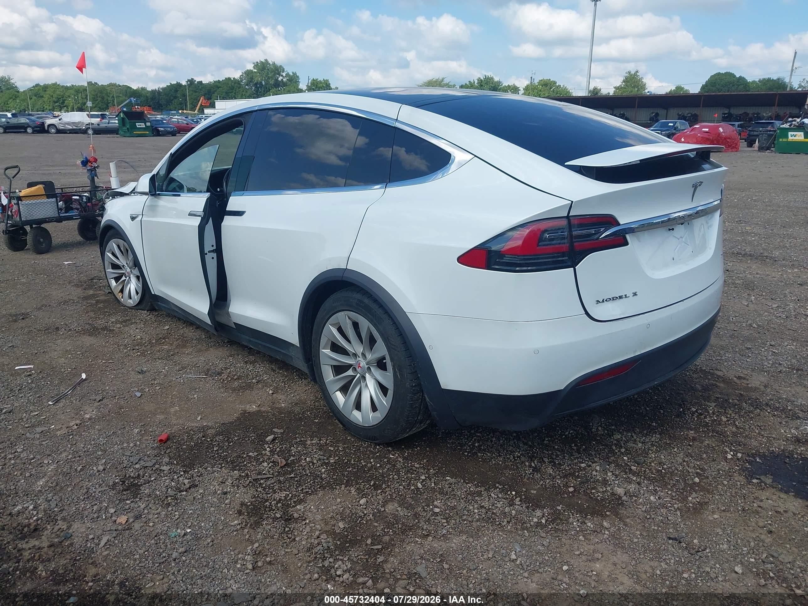 2016 Tesla Model X 60d/70d/75d/90d White vin: 5YJXCAE25GF020357