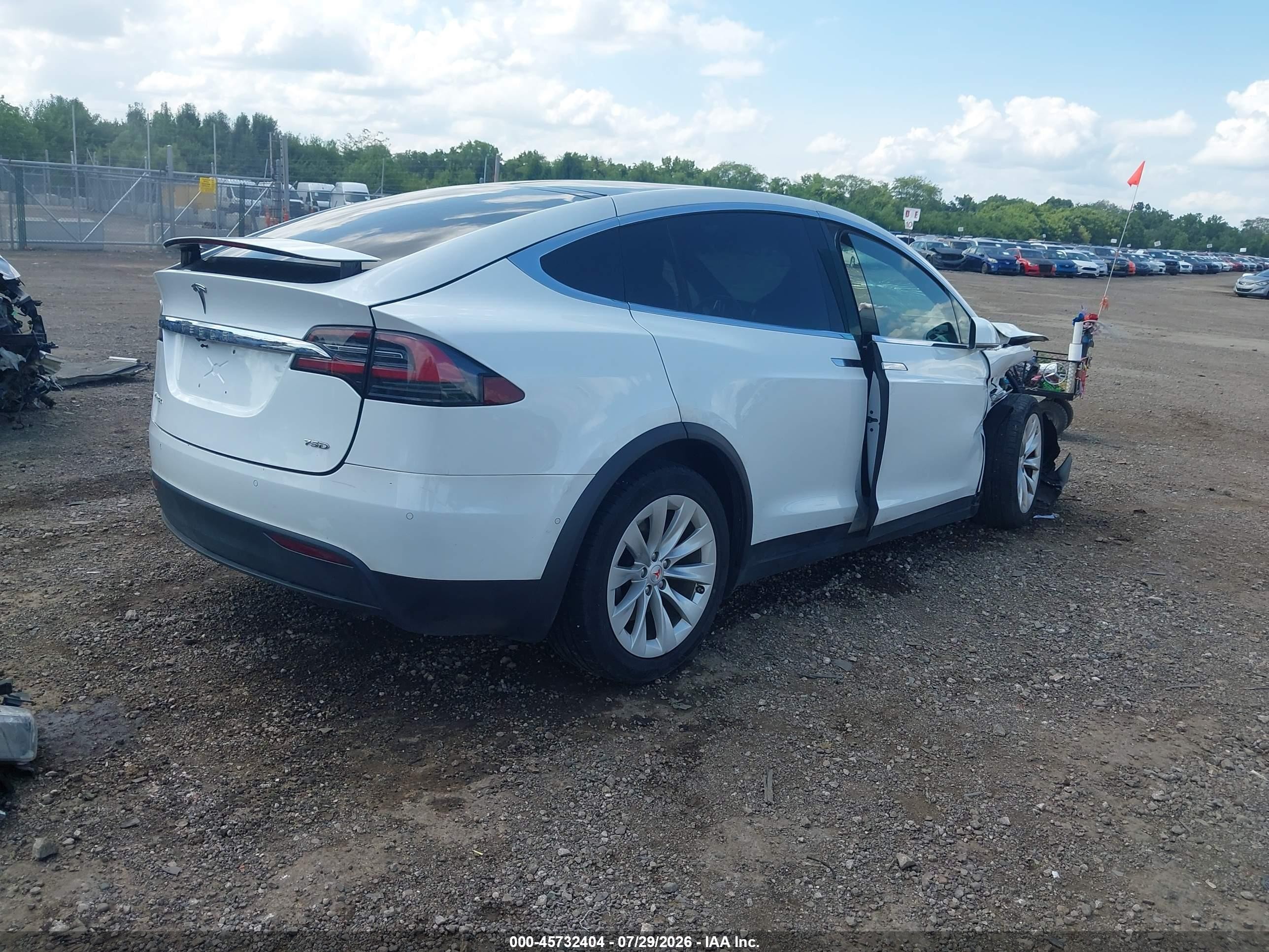 2016 Tesla Model X 60d/70d/75d/90d White vin: 5YJXCAE25GF020357
