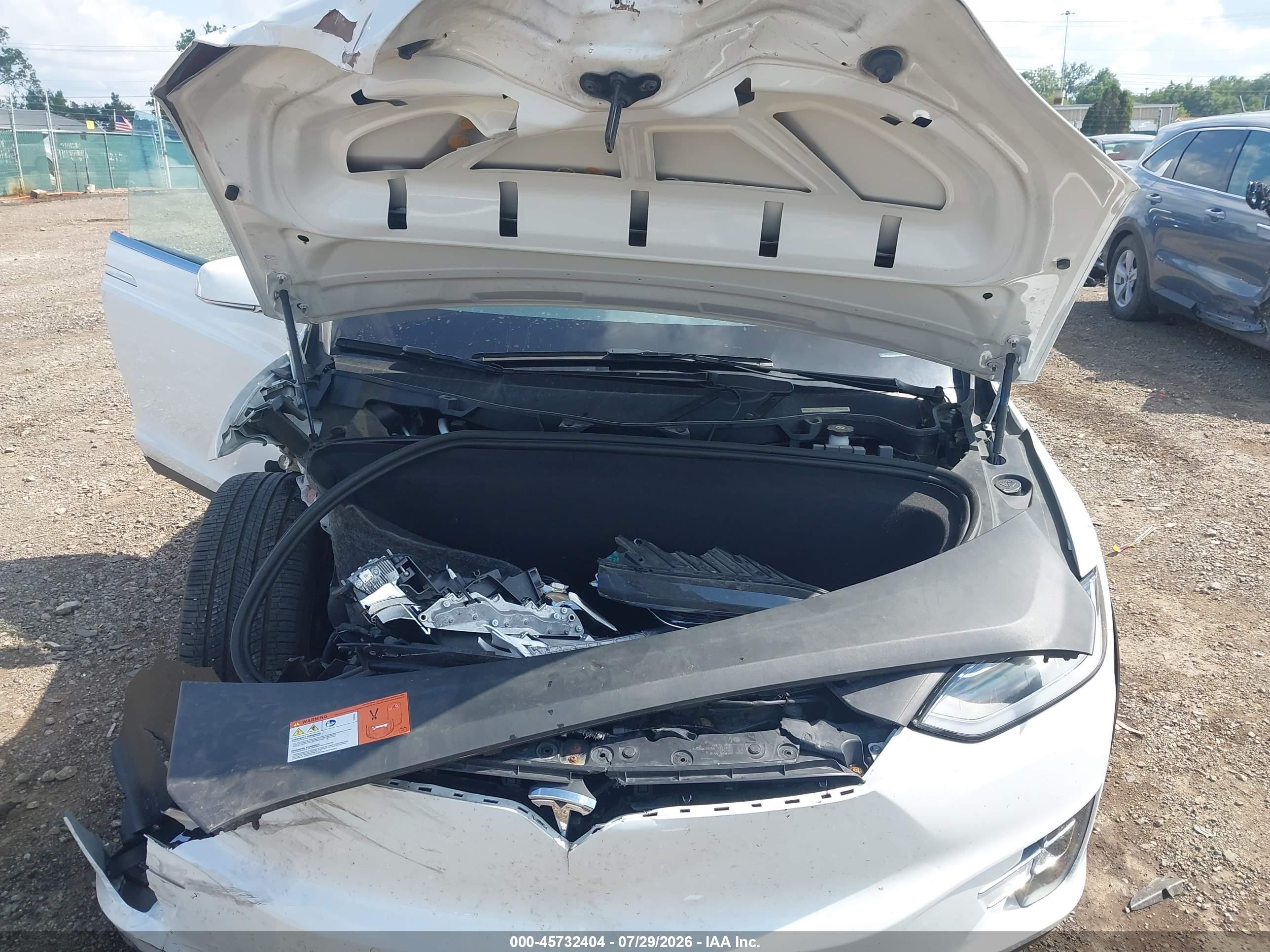 2016 Tesla Model X 60d/70d/75d/90d White vin: 5YJXCAE25GF020357